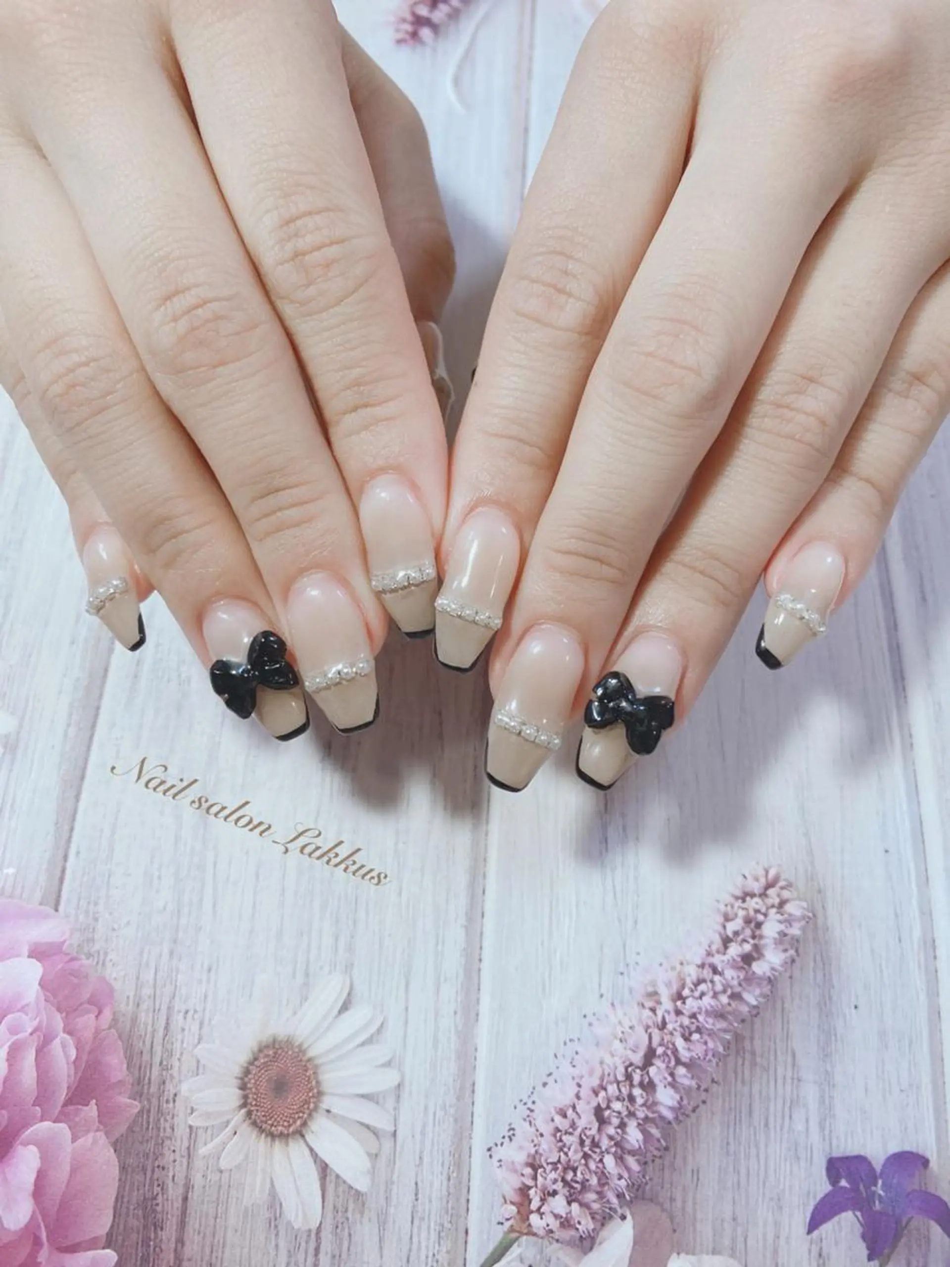 ネイル フレンチネイル リボン Lakkus T－CHIのネイルデザイン