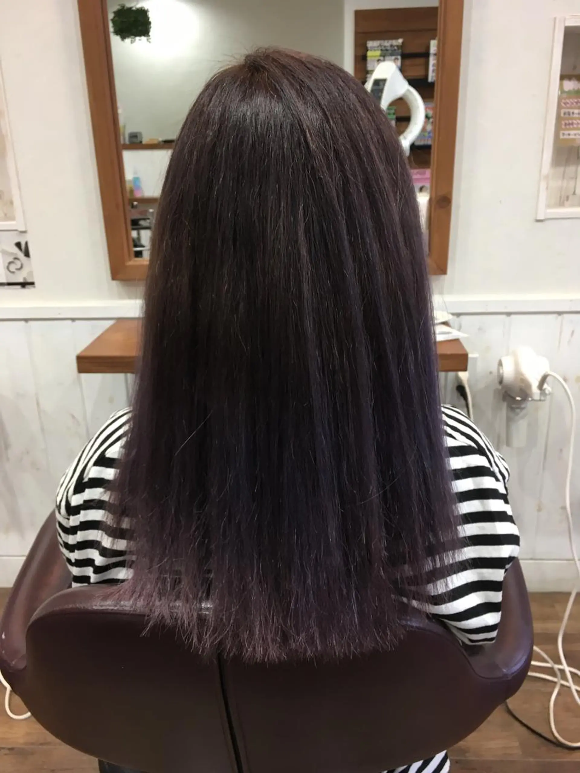 ロング カラー 塩崎 明菜のヘアスタイル