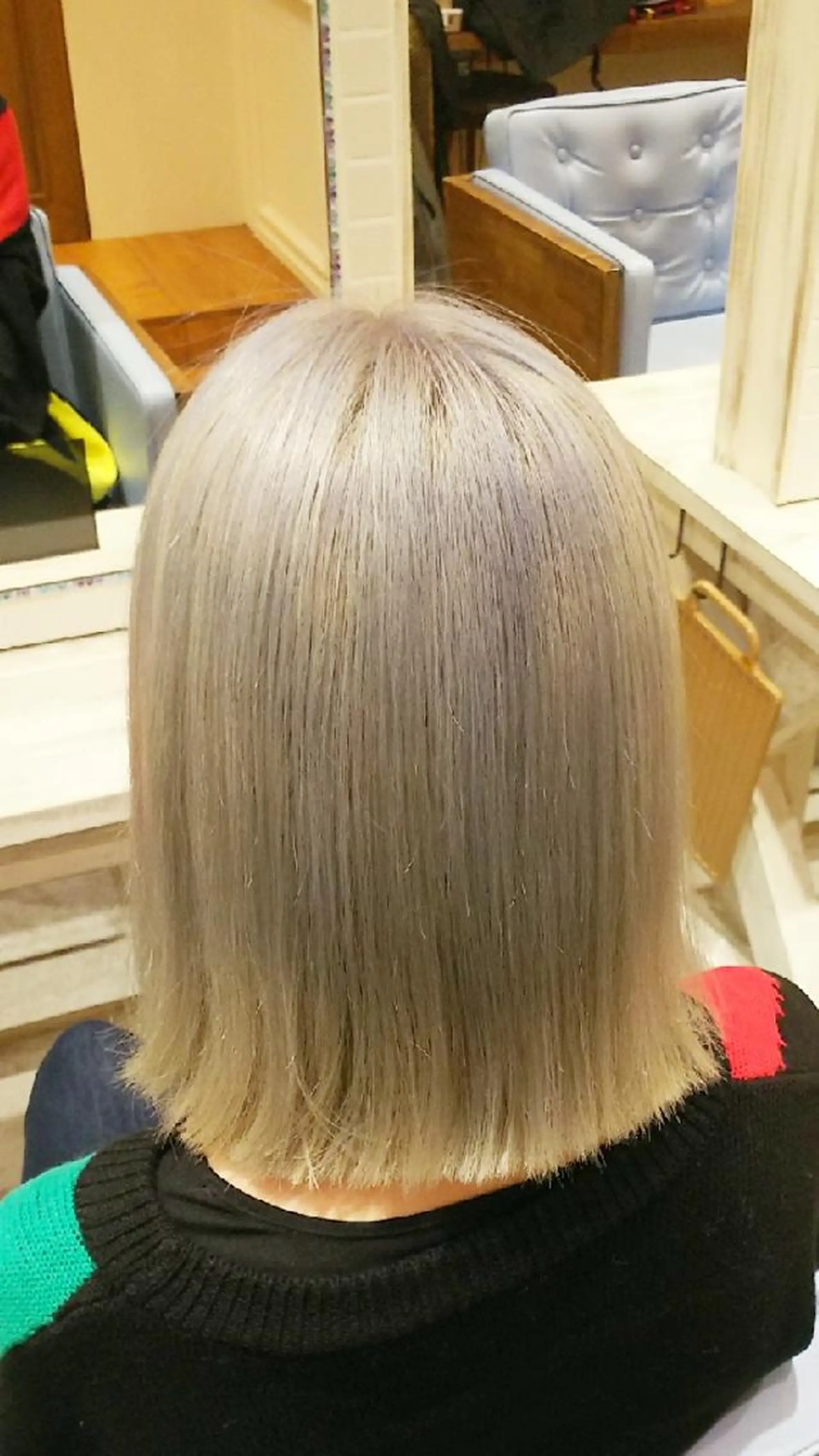 カラー セミロング LUXBE GALLERY なんば駅前店所属・ラックスビーギャラリ ー AKICOのヘアスタイル