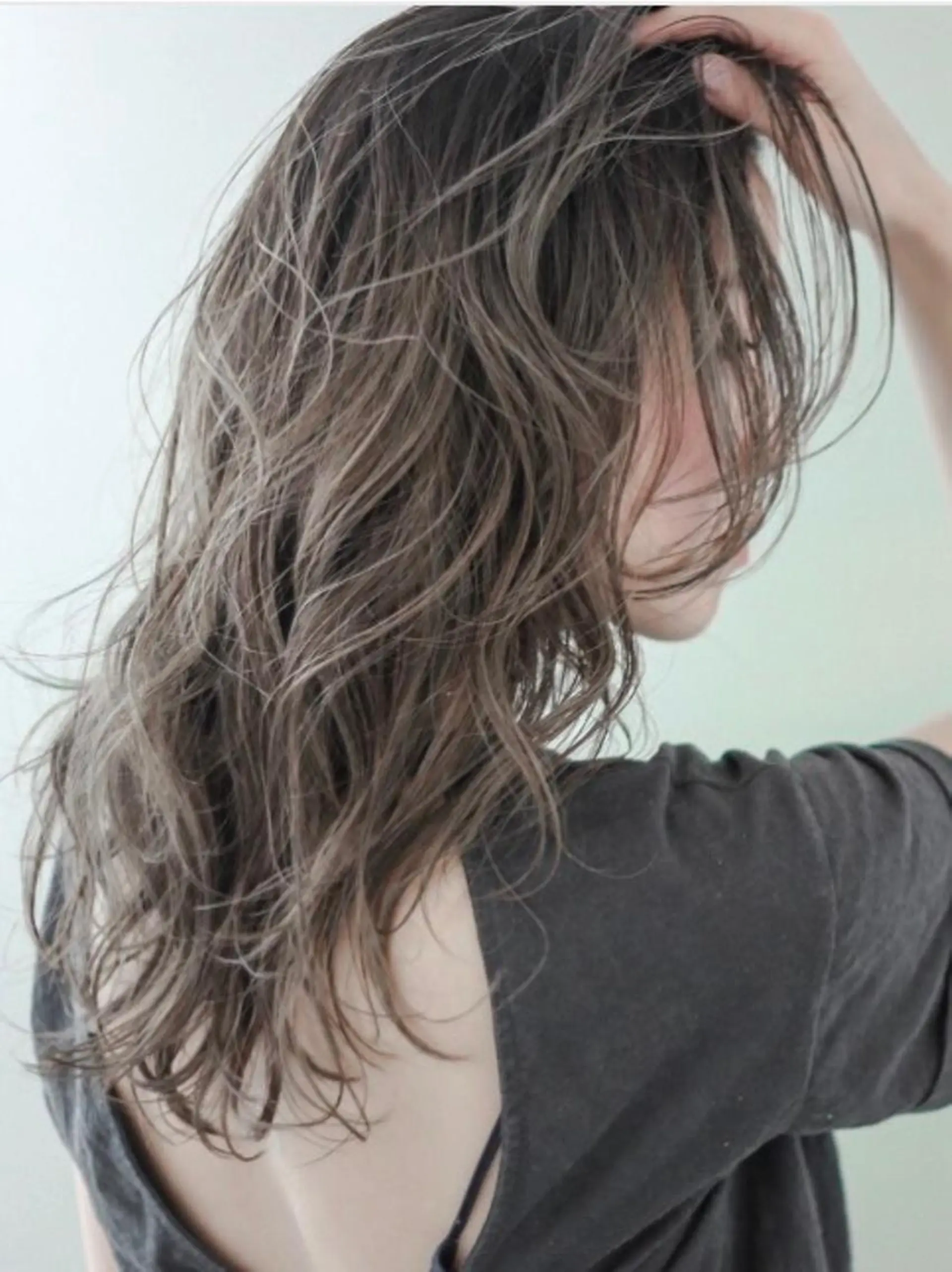 ミディアム カラー ヘアアレンジ アッシュ ベージュカラー ハイライトカラー ミント ハイライト ケア剤オタク×海外 ヘア長谷川裕起のヘアスタイル