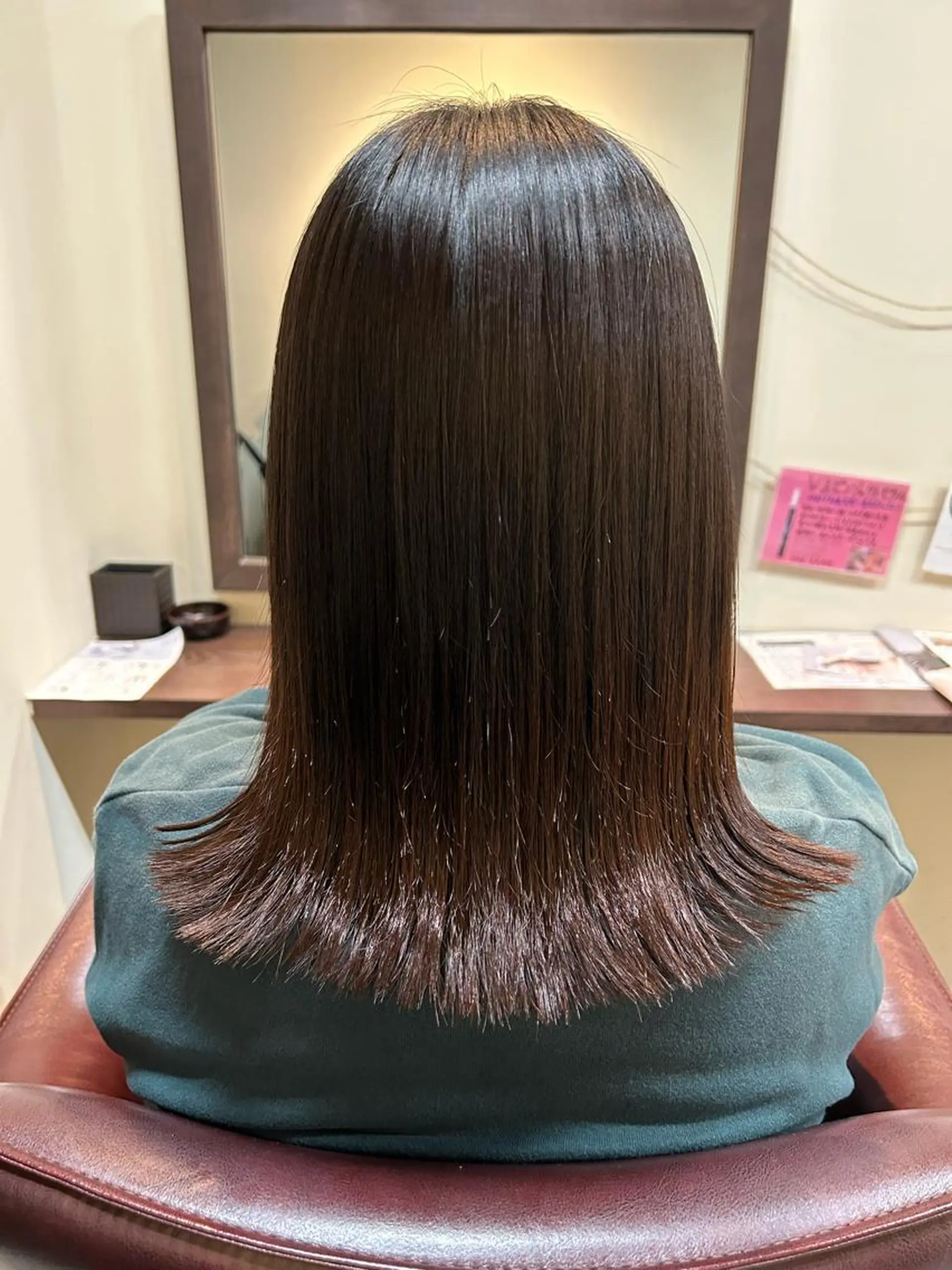 ミディアム 水谷 菜央のヘアスタイル