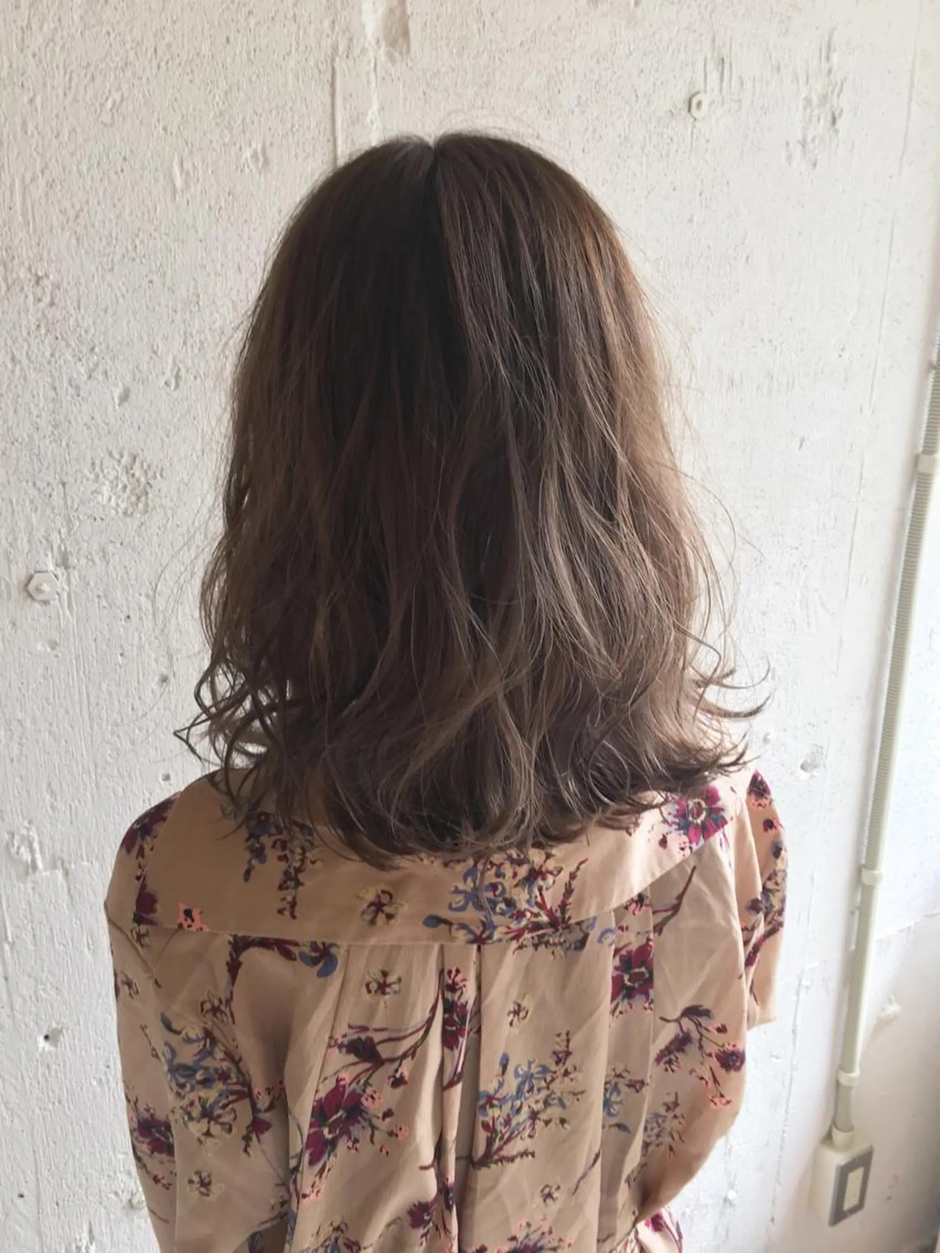 ミディアム ハイライト フジサキ ケンのヘアスタイル