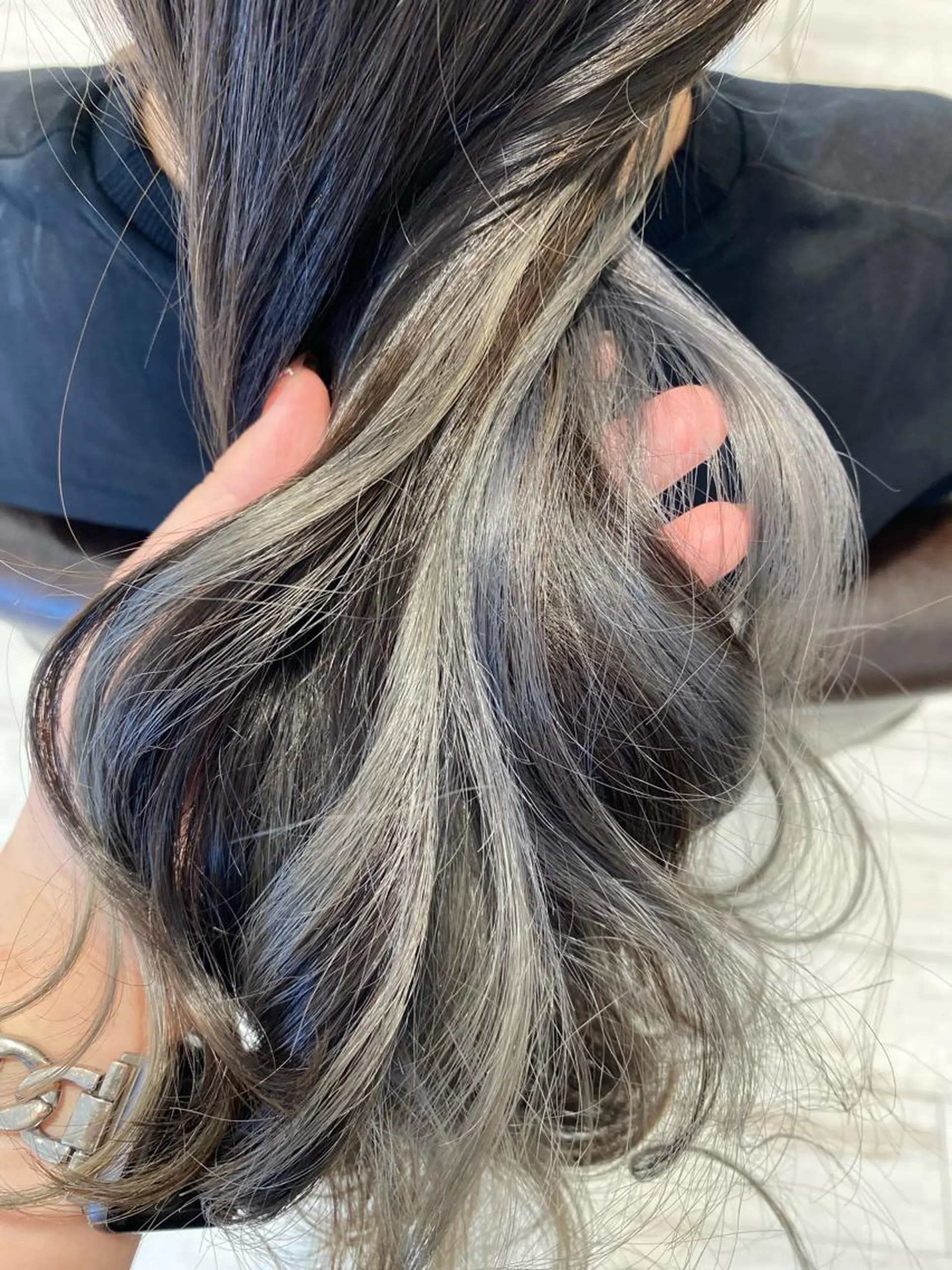 ロング カラー ヘアアレンジ tomona. iの眉毛・アイブロウイメージ