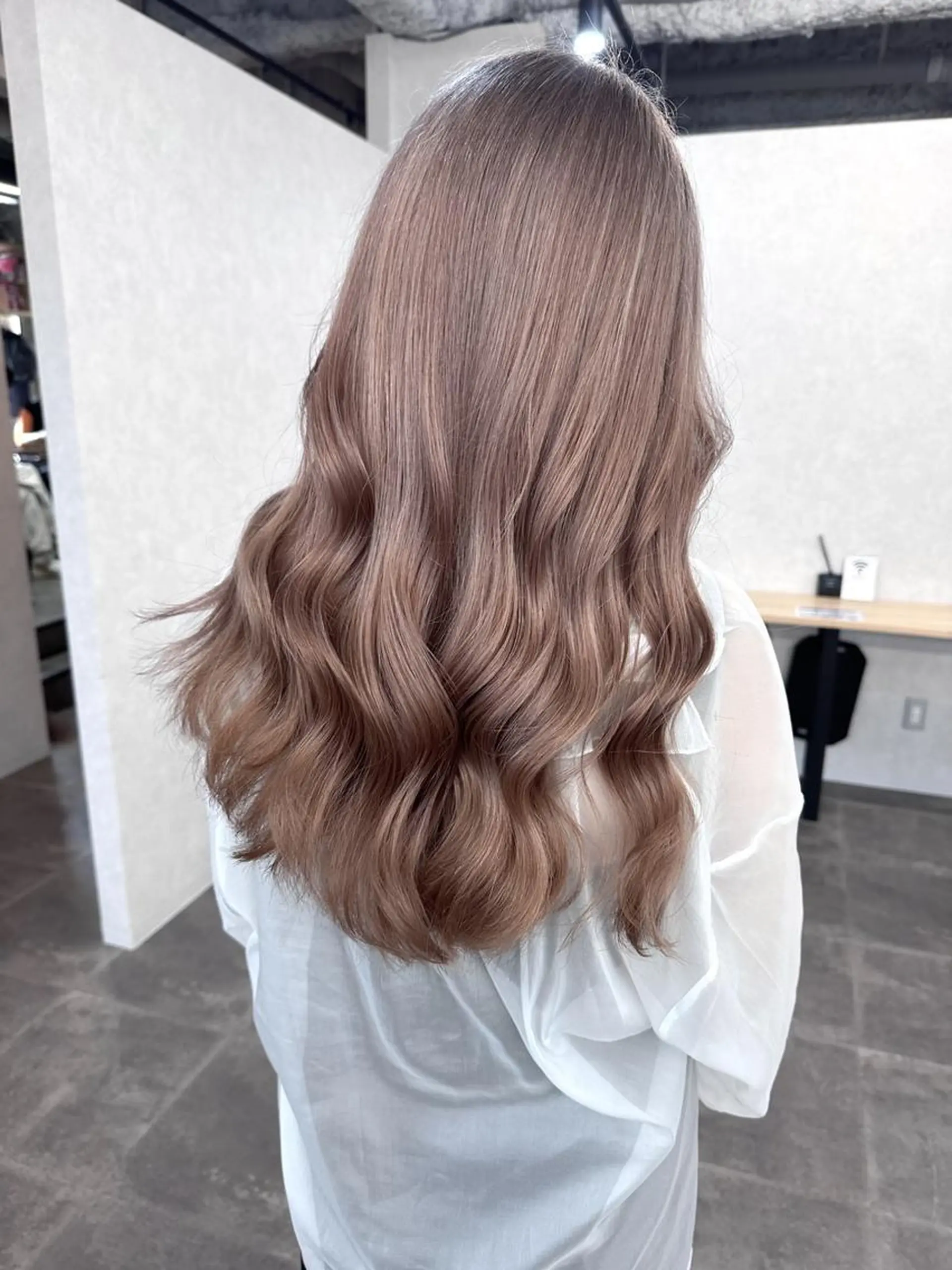 ロング ヘアアレンジ カラー ハイトーン カラーのヘアスタイル
