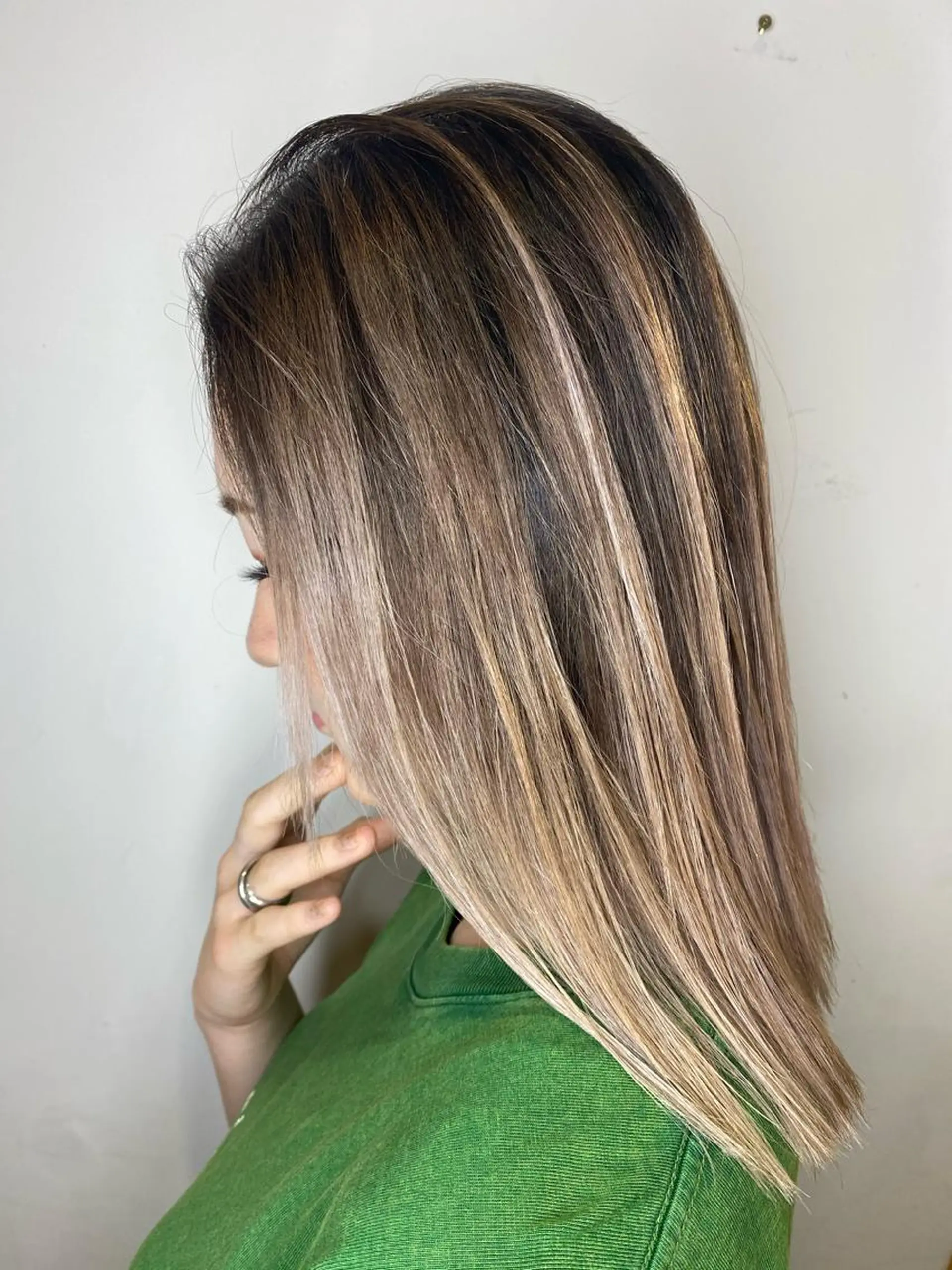 ミディアム カラー バレイヤージュ レイヤーカット ヘアカラー トリートメント 髪質改善×矯正🫧 韓国ヘアasamiのヘアスタイル