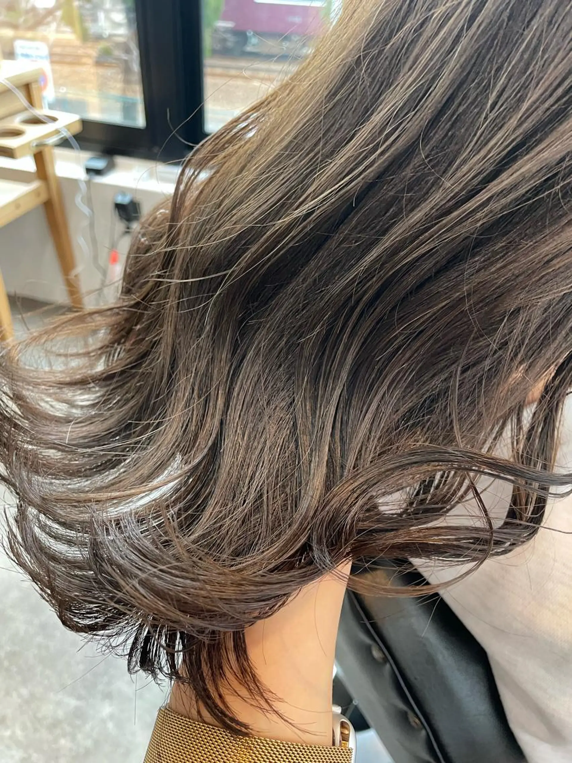 ミディアム lafith hair pur 梅田茶屋町店所属・ブリーチなしベージュ カラー佐藤華厘のヘアスタイル