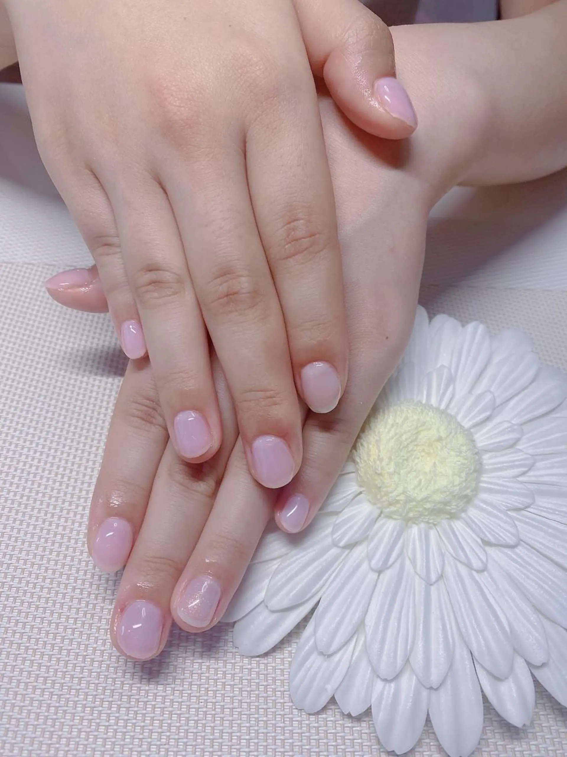ネイル ラメ(グリッター) ワンカラーネイル ピンク ホワイト Jasmine nailsalon所属・ジャスミン ネイルサロンのネイルデザイン