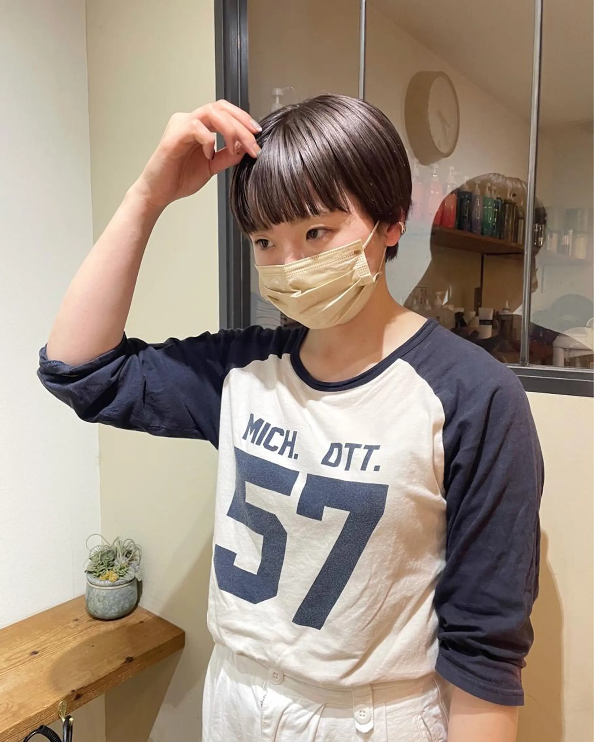 ショート あやか/ベージュ /透け感カラーのヘアスタイル