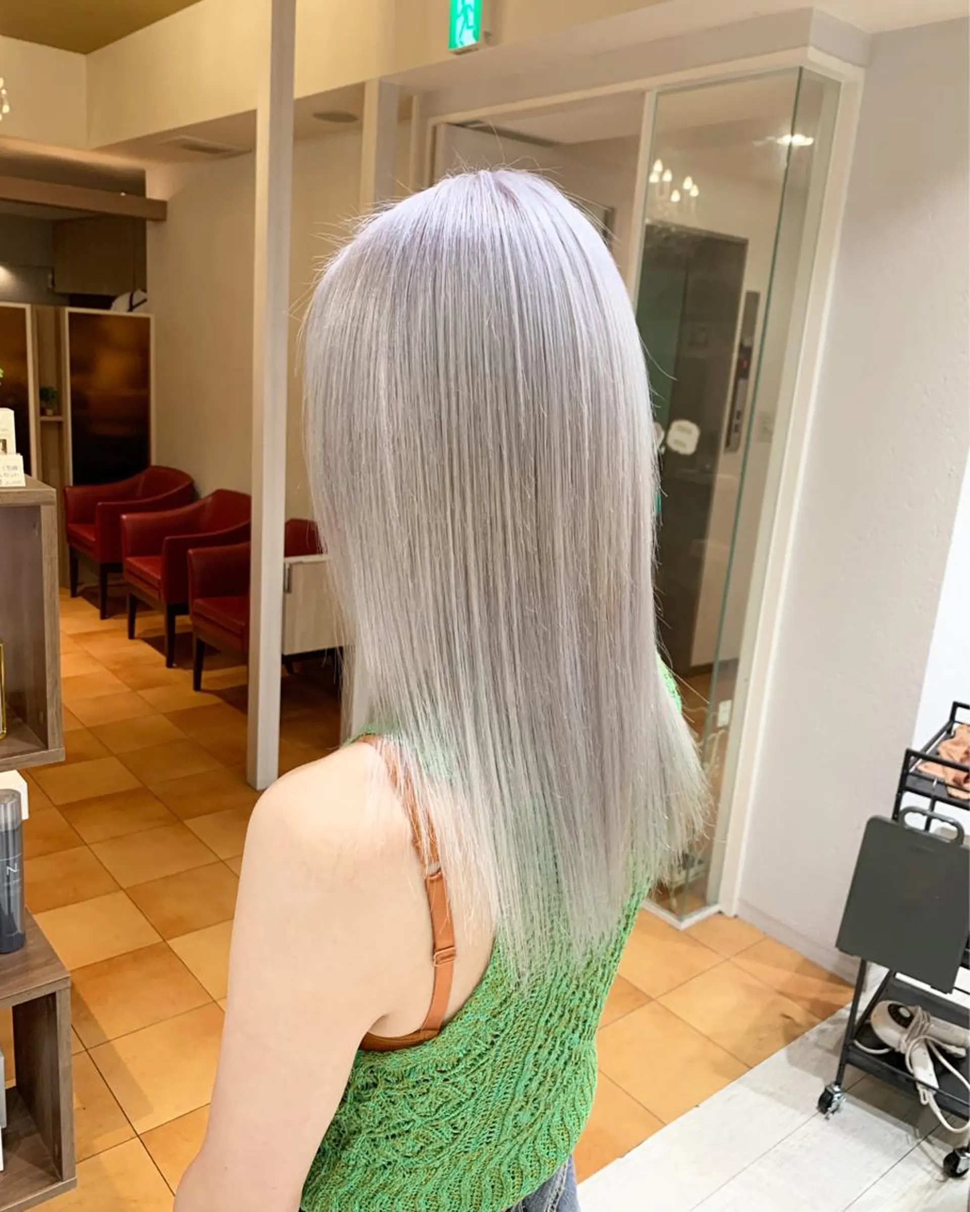 セミロング カラー ヘアカラー トリートメント ブリーチ特化/ハイト ーン/ホワイトカラーのヘアスタイル