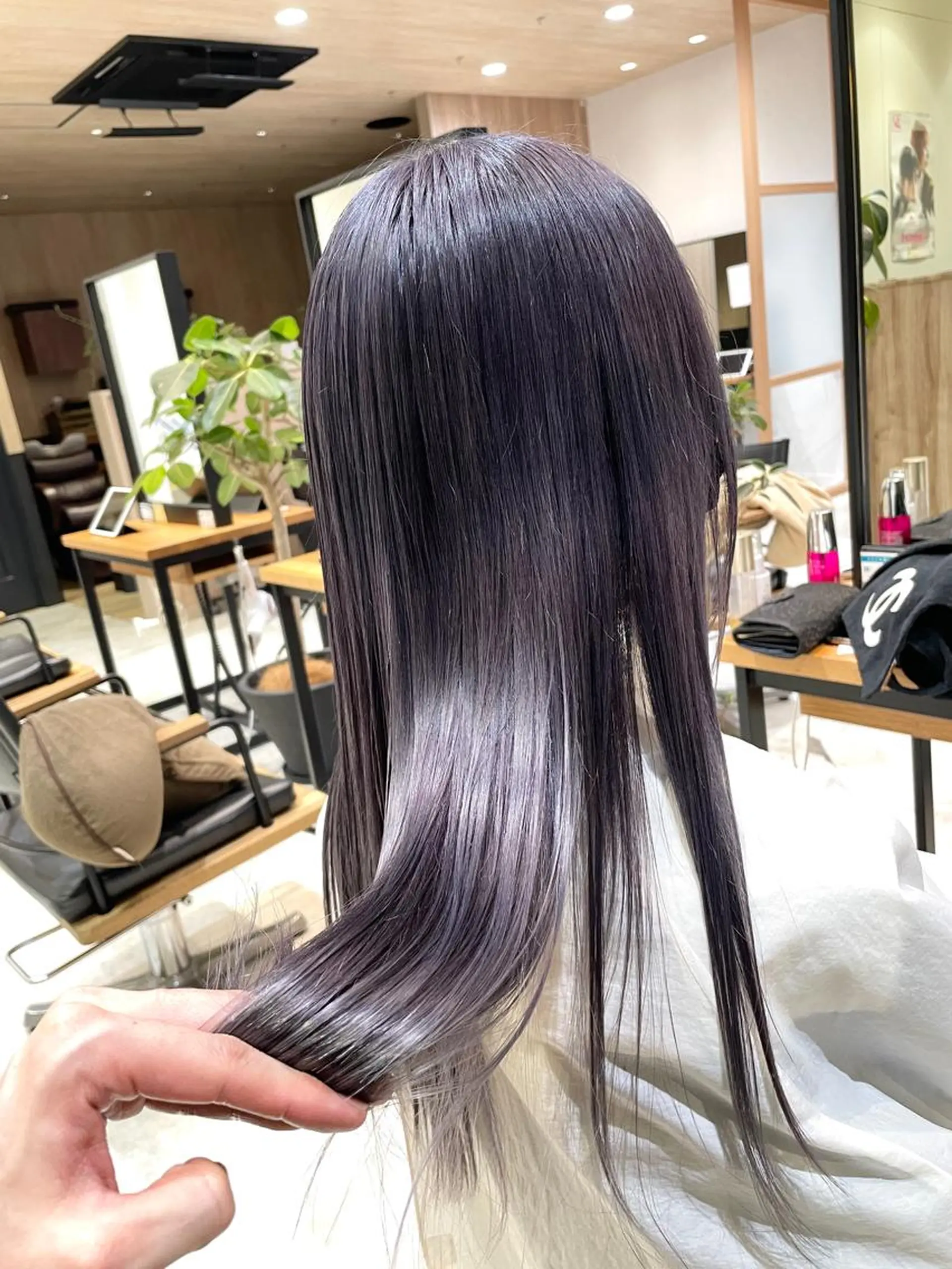 ミディアム Oasisgarden所属・レイヤー/ブリーチ MOMOのヘアスタイル