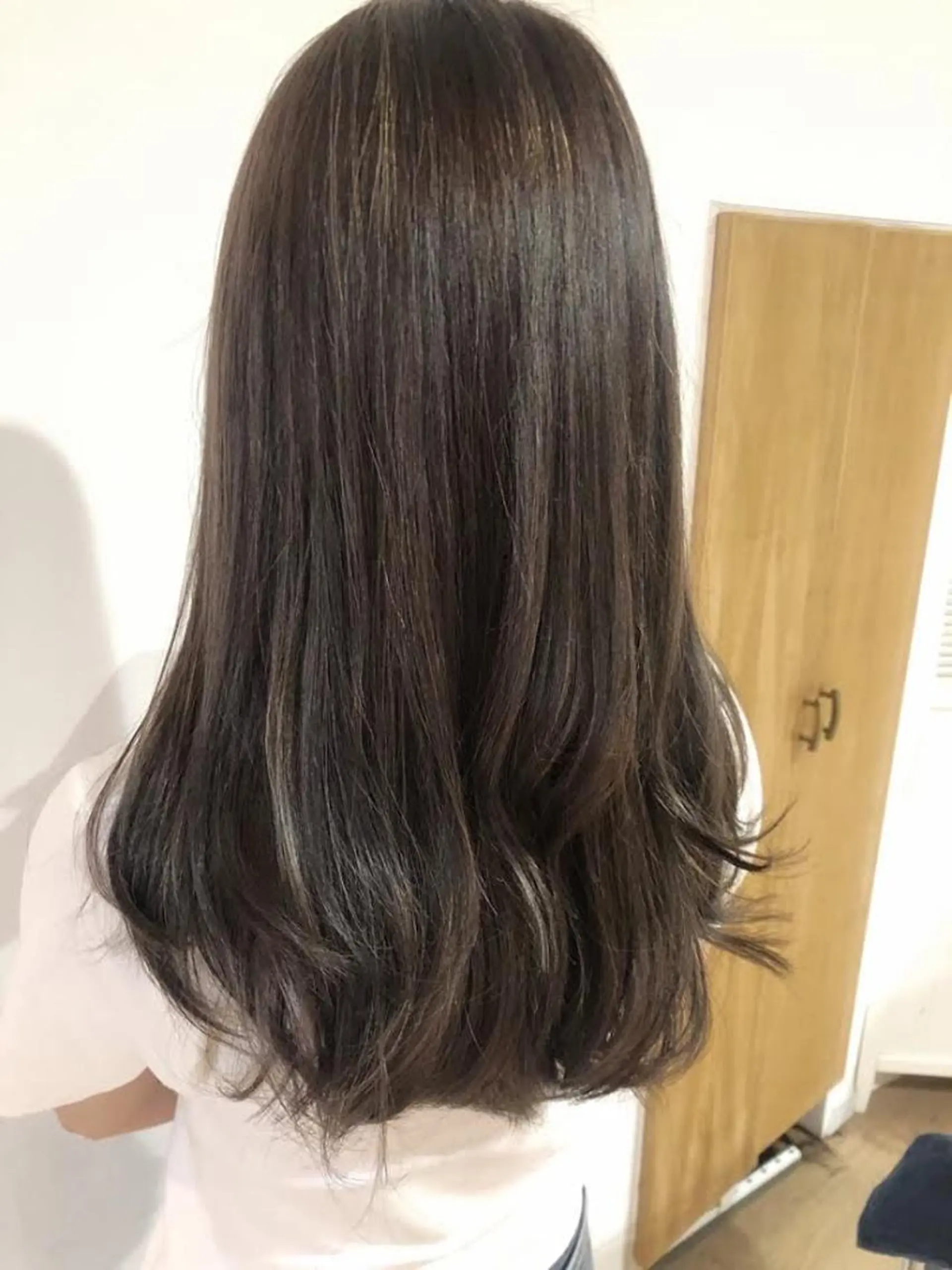 セミロング Ate by little所属・青木 梢のヘアスタイル