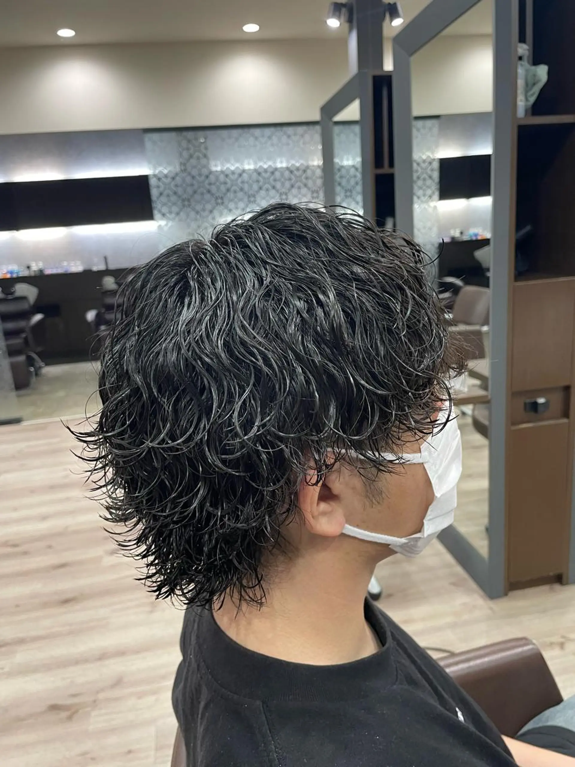 パーマ メンズ 波巻きパーマ メンズウルフカット ウルフカット アタ ムのヘアスタイル