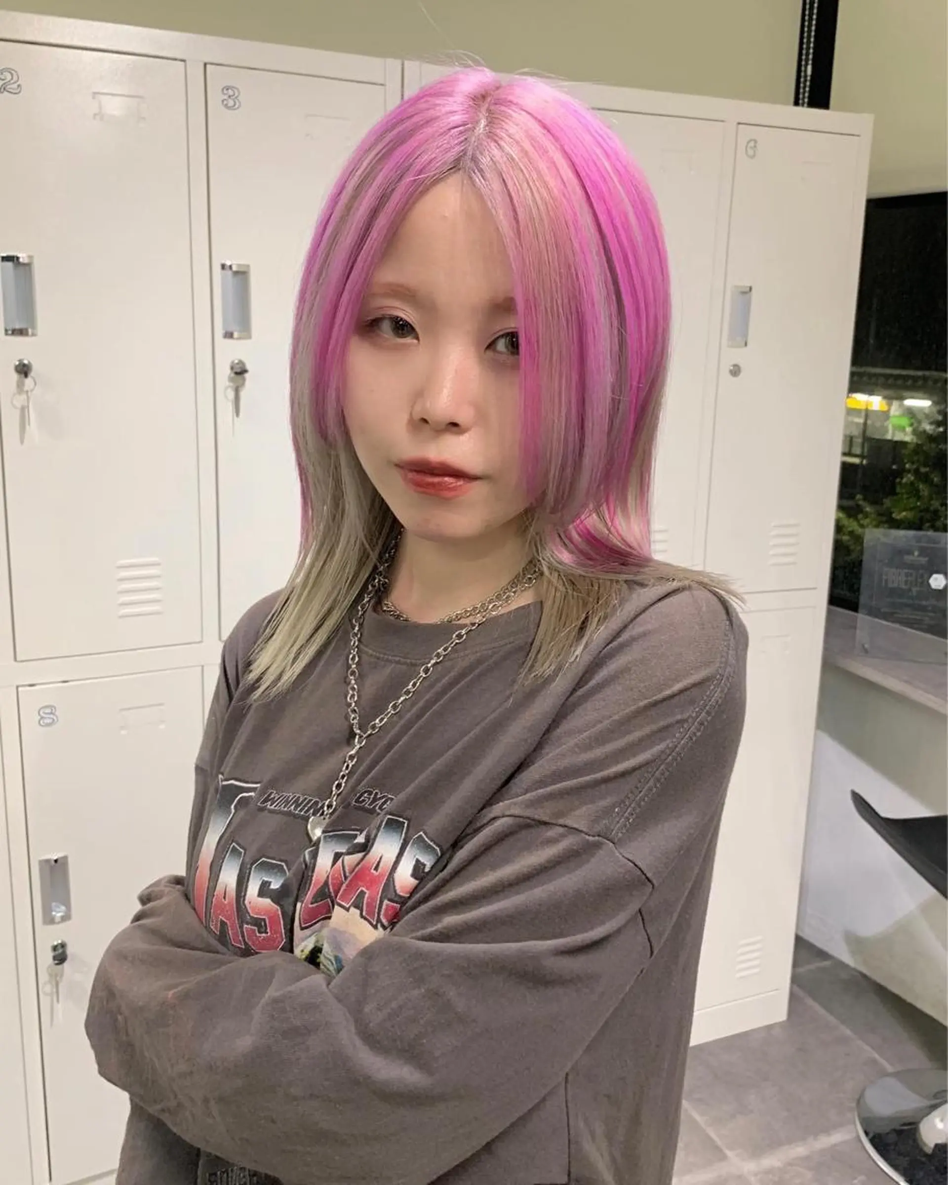 ミディアム カラー 中性ウルフカット ケアブリーチ/ケイトのヘアスタイル