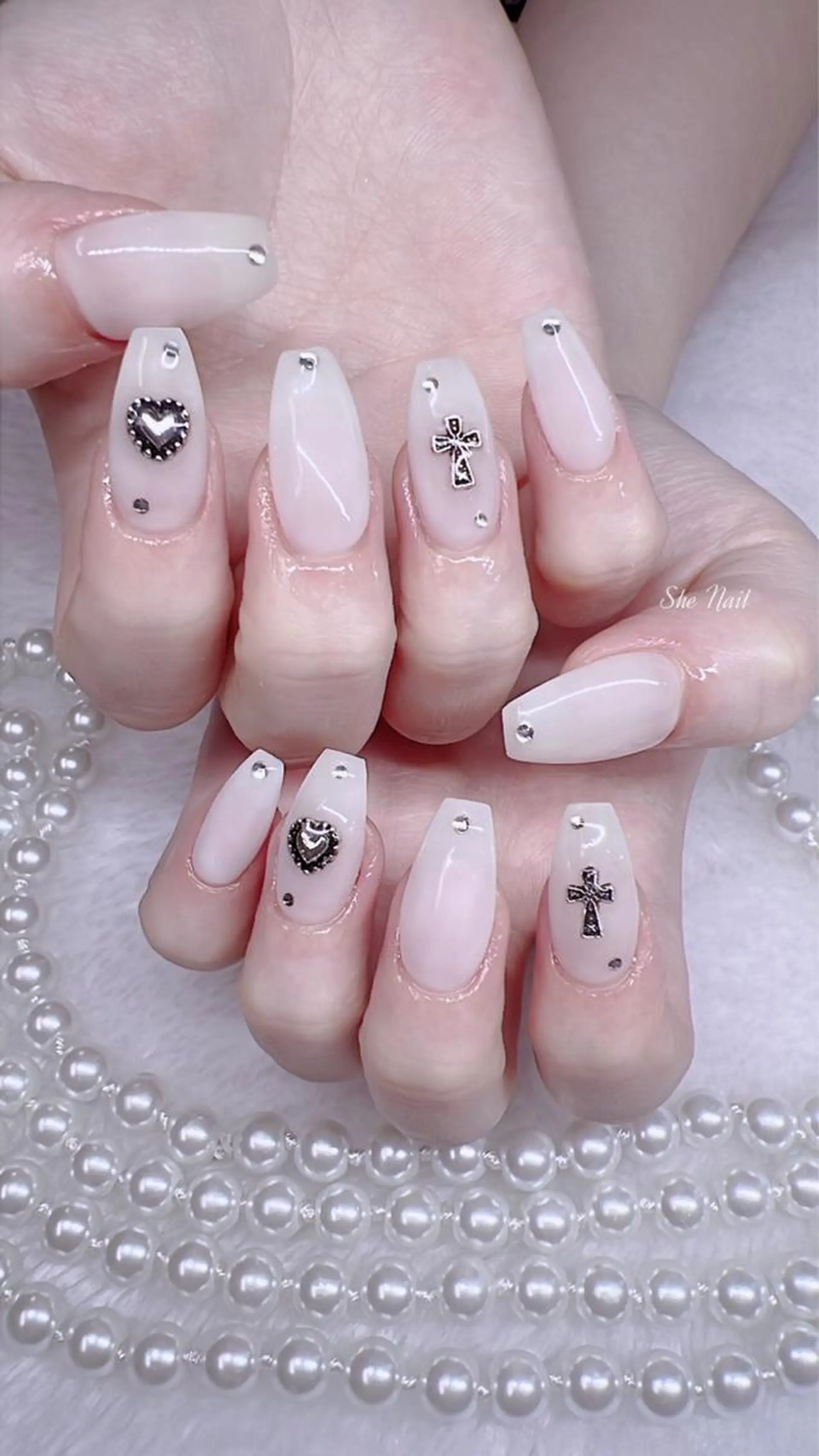 ネイル チークネイル フレンチネイル キラキラネイル 韓国ネイル マグネットネイル ハンドネイル She   Nail所属・ISA_ BELLAのネイルデザイン