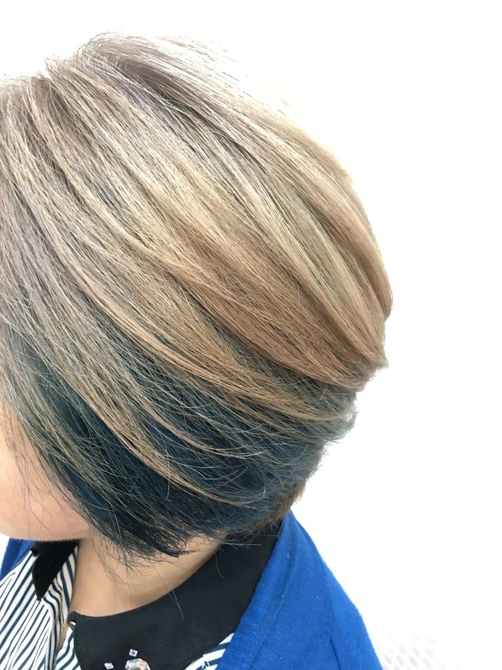 ショート カラー エメラルドグリーン ショート 嶋津祥希のヘアスタイル