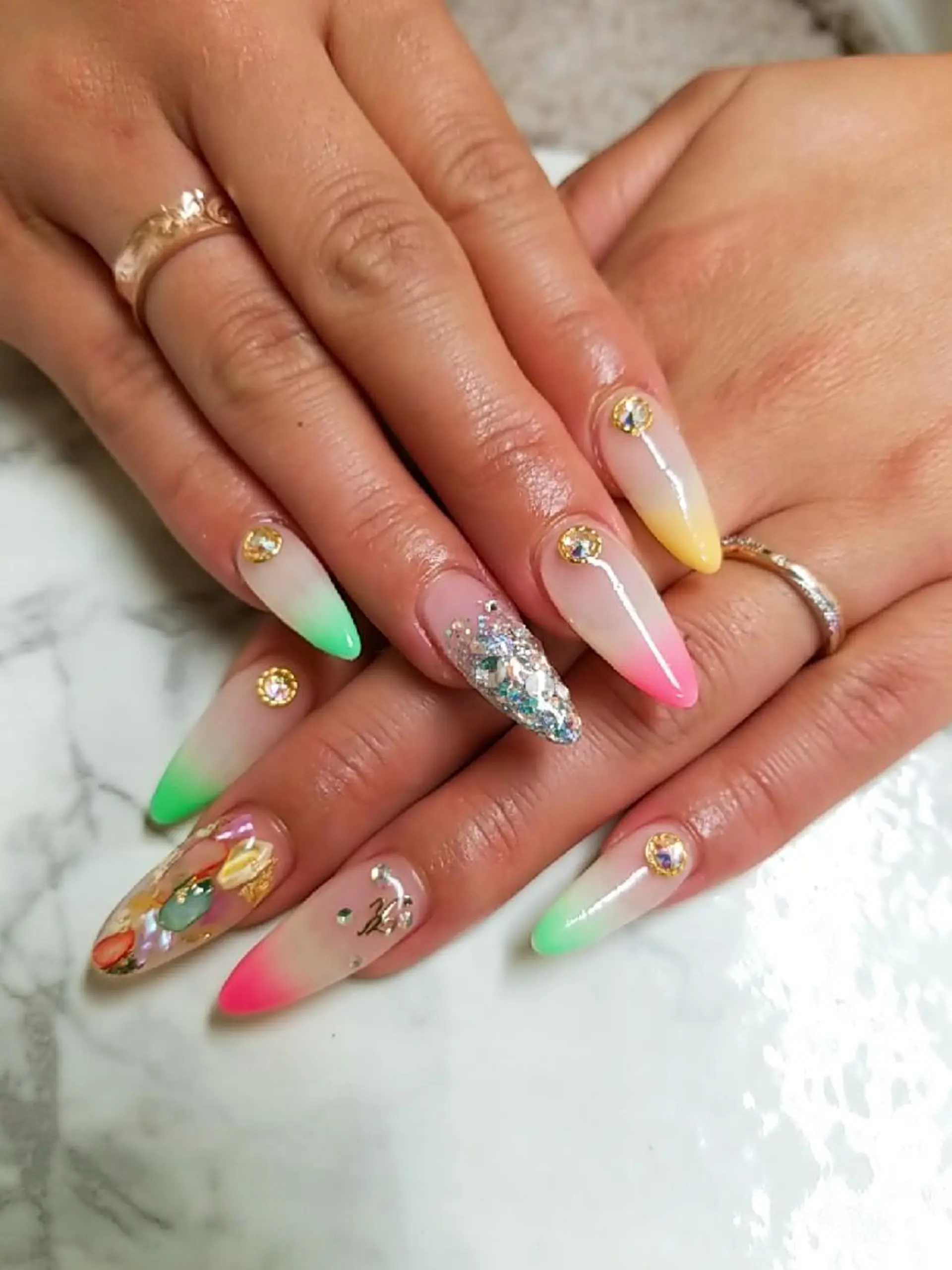 ネイル アートネイル ジェルネイル 持ち込み ニュアンスネイル パラジェル 河野ちえ (雑誌掲載サロン)のネイルデザイン