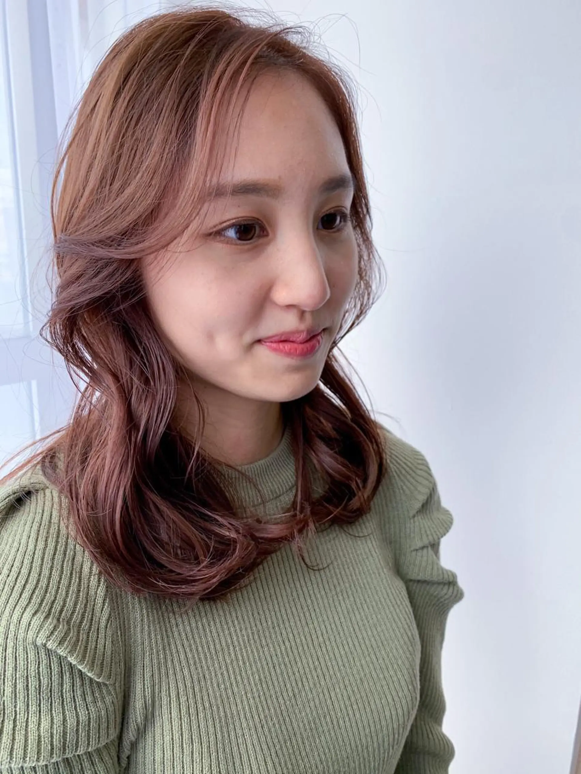 セミロング カラー セミロングパーマ アッシュ ブリーチ ケアブリーチ 透明感カラー カット トリートメント モリシュンスケ /レイヤー/髪質改善のヘアスタイル