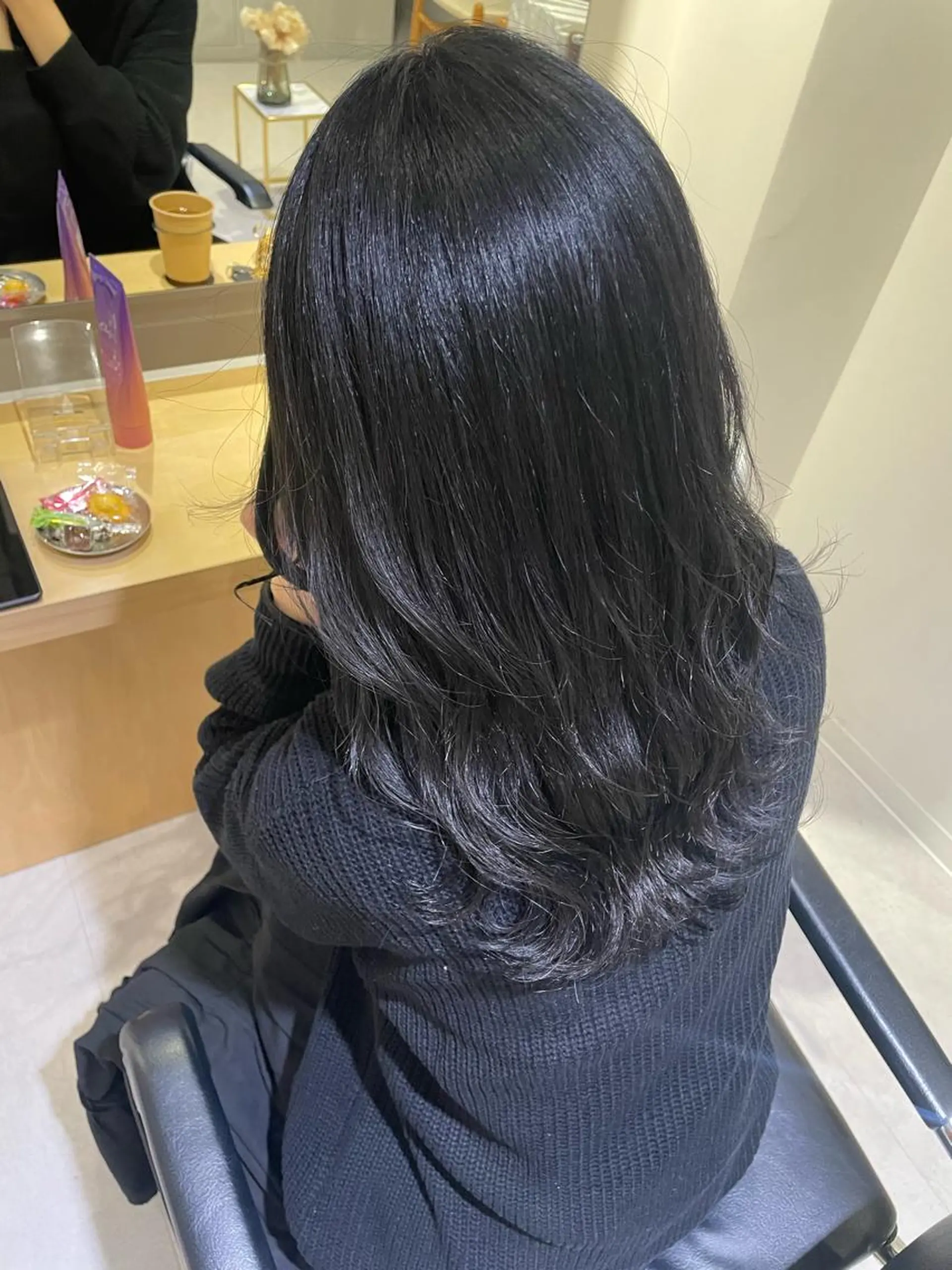 ミディアム カラー 黒髪 ブルーカラー ブルーブラック Lei所属・黒田 優里 🎀🫧のヘアスタイル