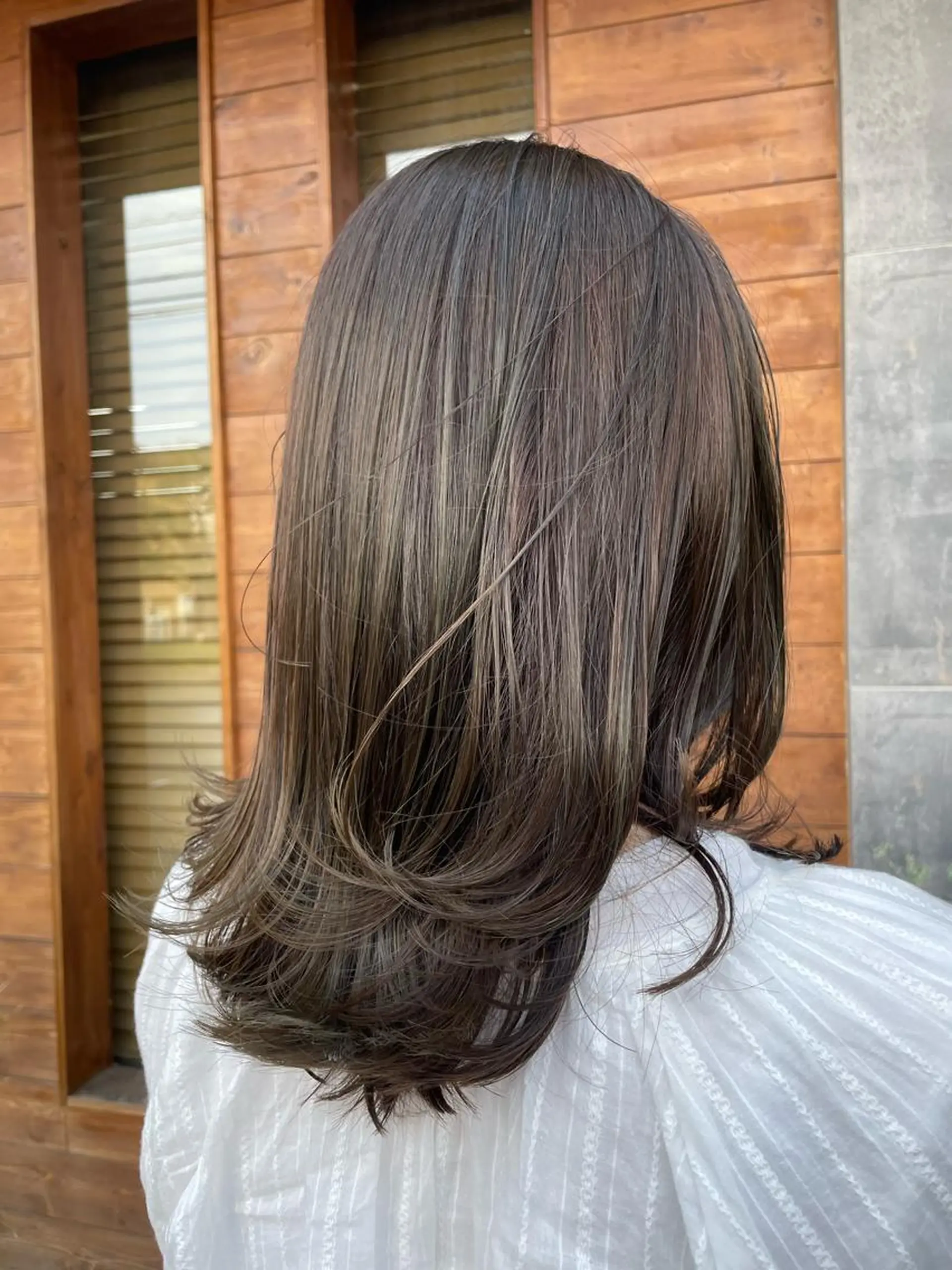 セミロング 井上 舞のヘアスタイル