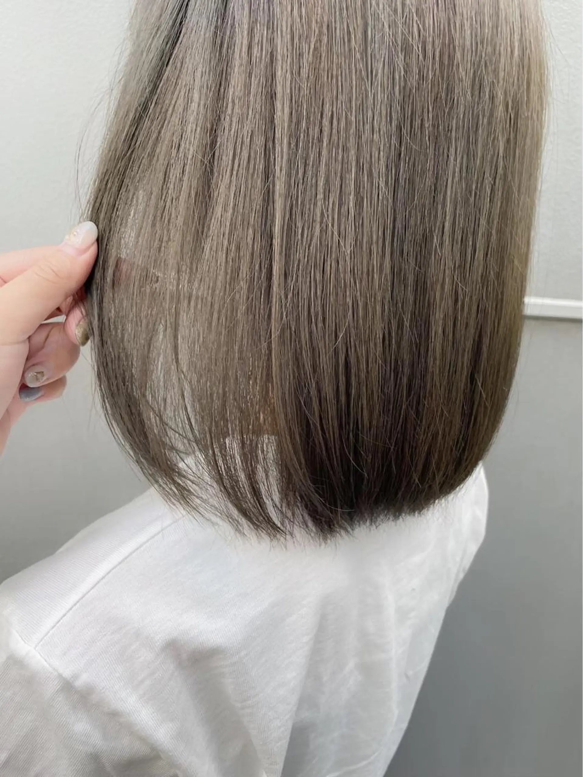 ミディアム カラー ベージュカラー オリーブベージュ 中村 彩乃のヘアスタイル