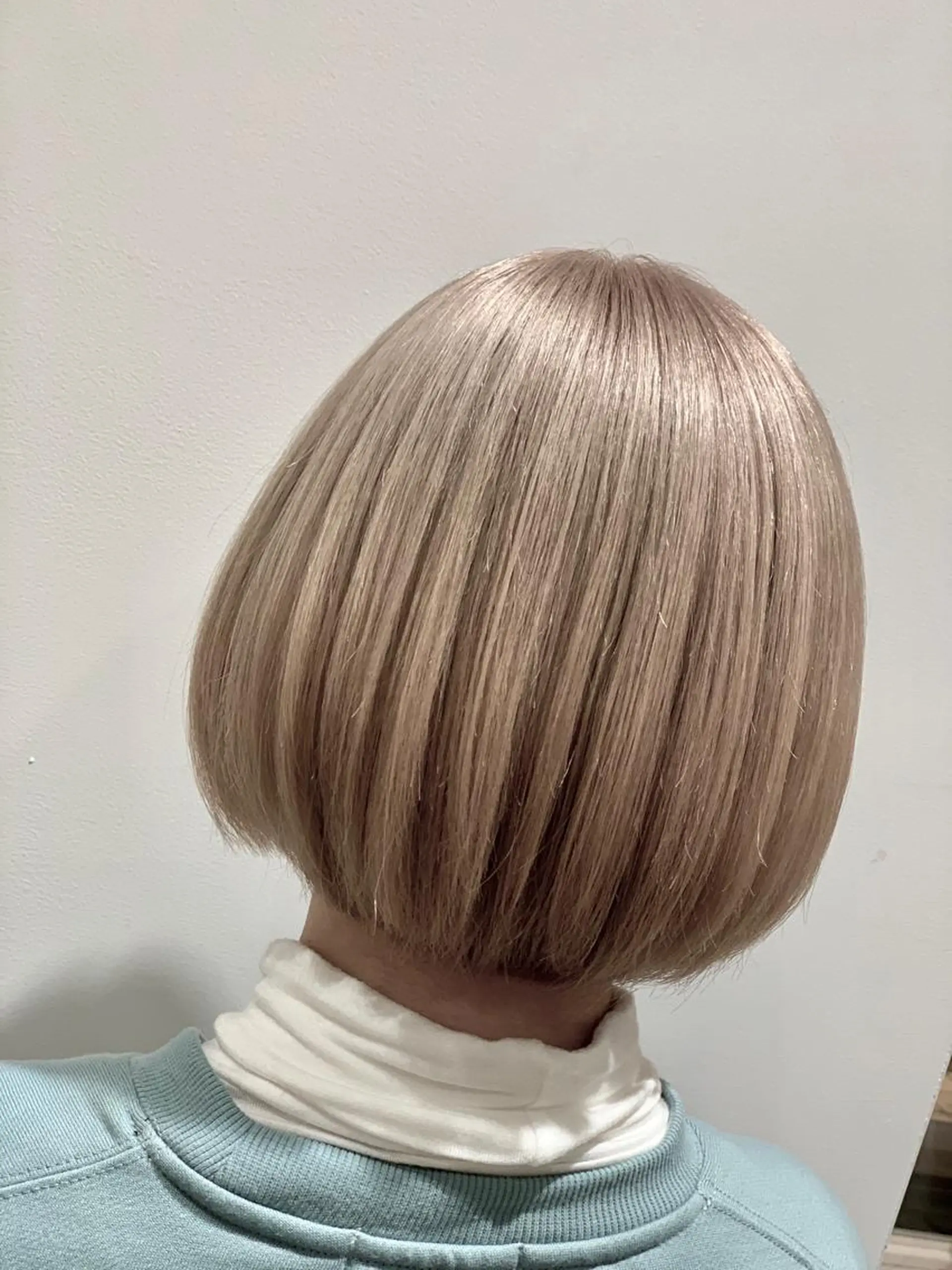 ショート カラー ヘアアレンジ ベージュカラー ダブルカラー ハイトーンカラー ミルクティーベージュ ボブ カット ヘアカラー トリートメント 髪質改善×ハイトーン 中田啄也のヘアスタイル