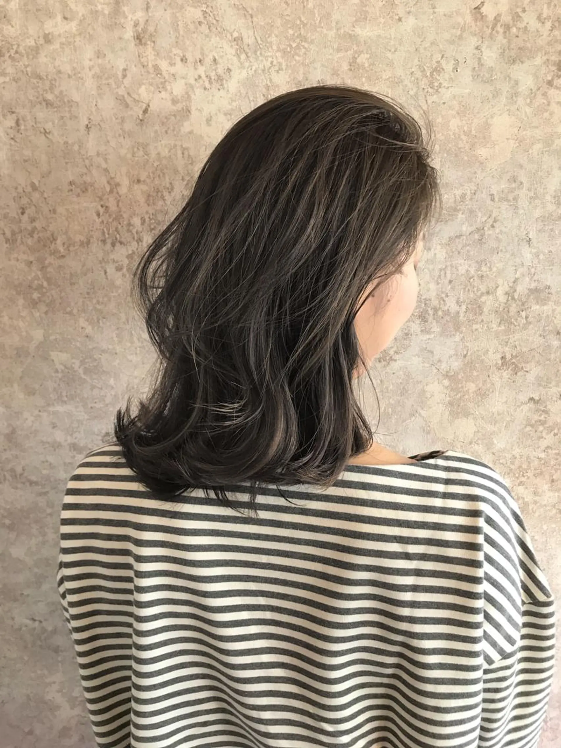 ミディアム due hair 京都駅前店 MILBON オージュア認定サロン【デューヘアー】所属・ハイトーンブリーチ 土坂　由志【京都】のヘアスタイル