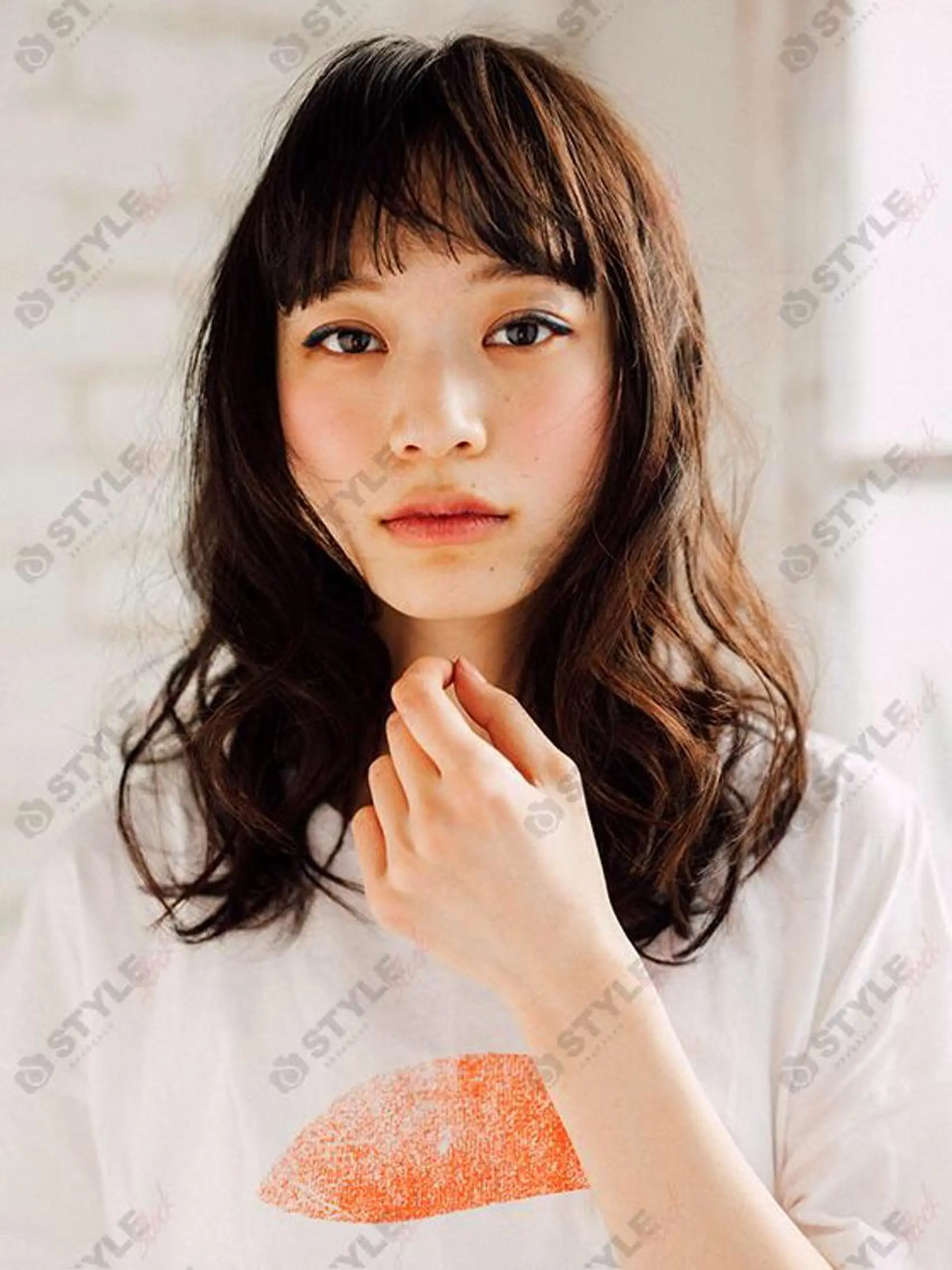 ミディアム カラー ヘアカラー トリートメント 白髪ぼかしハイライト 柳川拓哉のヘアスタイル