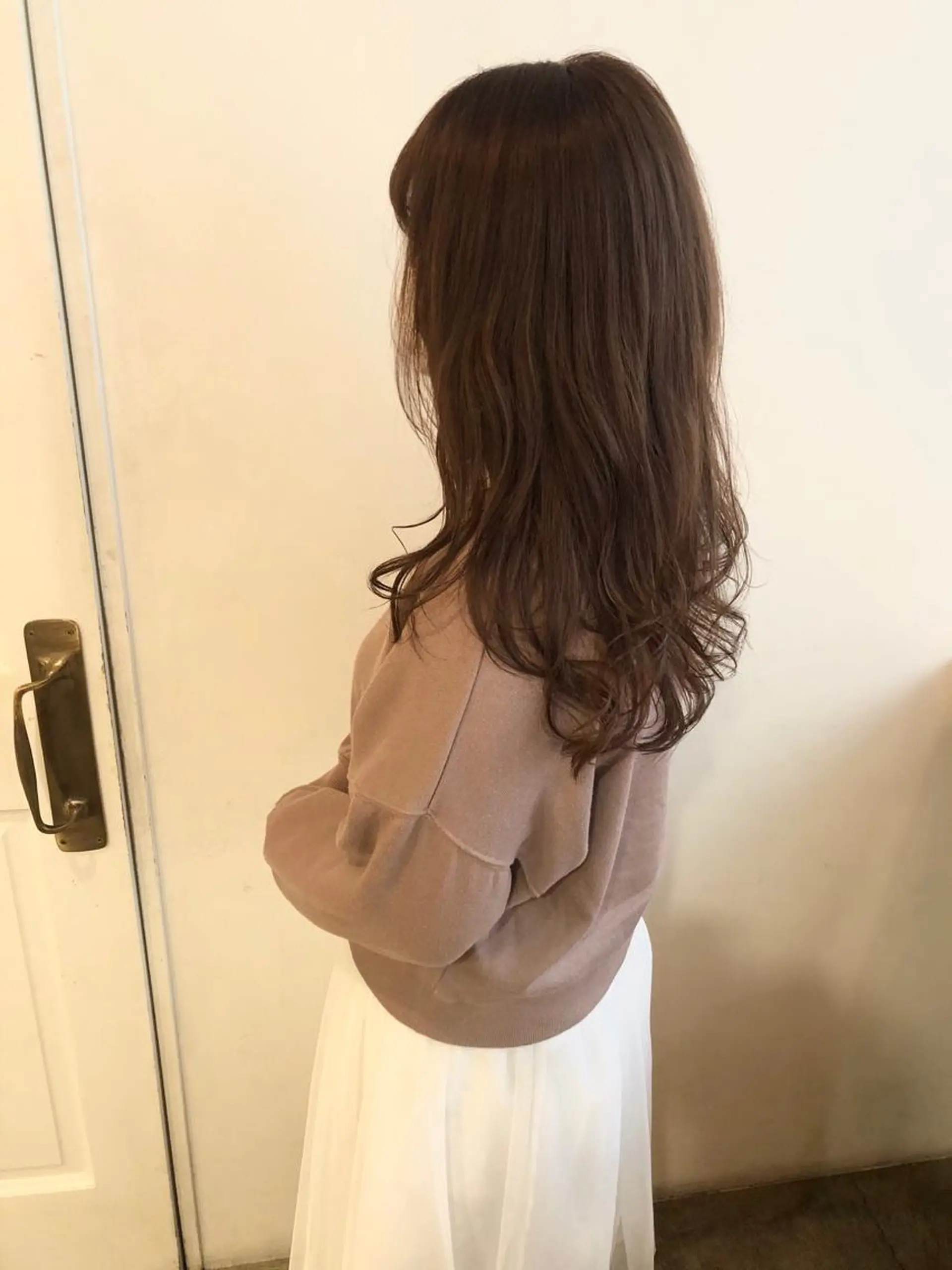 ミディアム カラー カット ヘアカラー トリートメント MIOベージュカラー 柔らかいカラーのヘアスタイル
