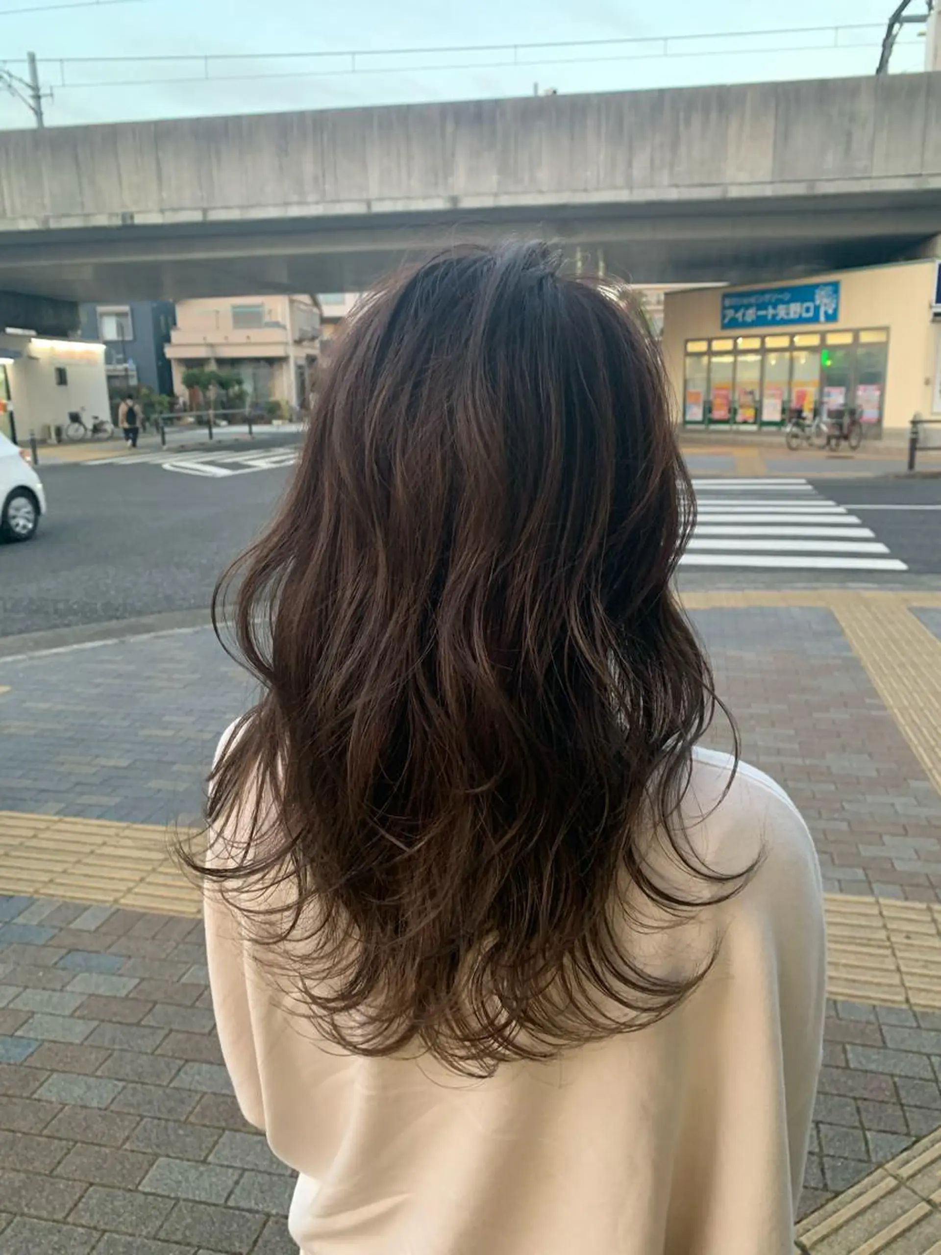 セミロング カラー カット ヘアカラー hairworksbadass所属・菊地 旬のヘアスタイル