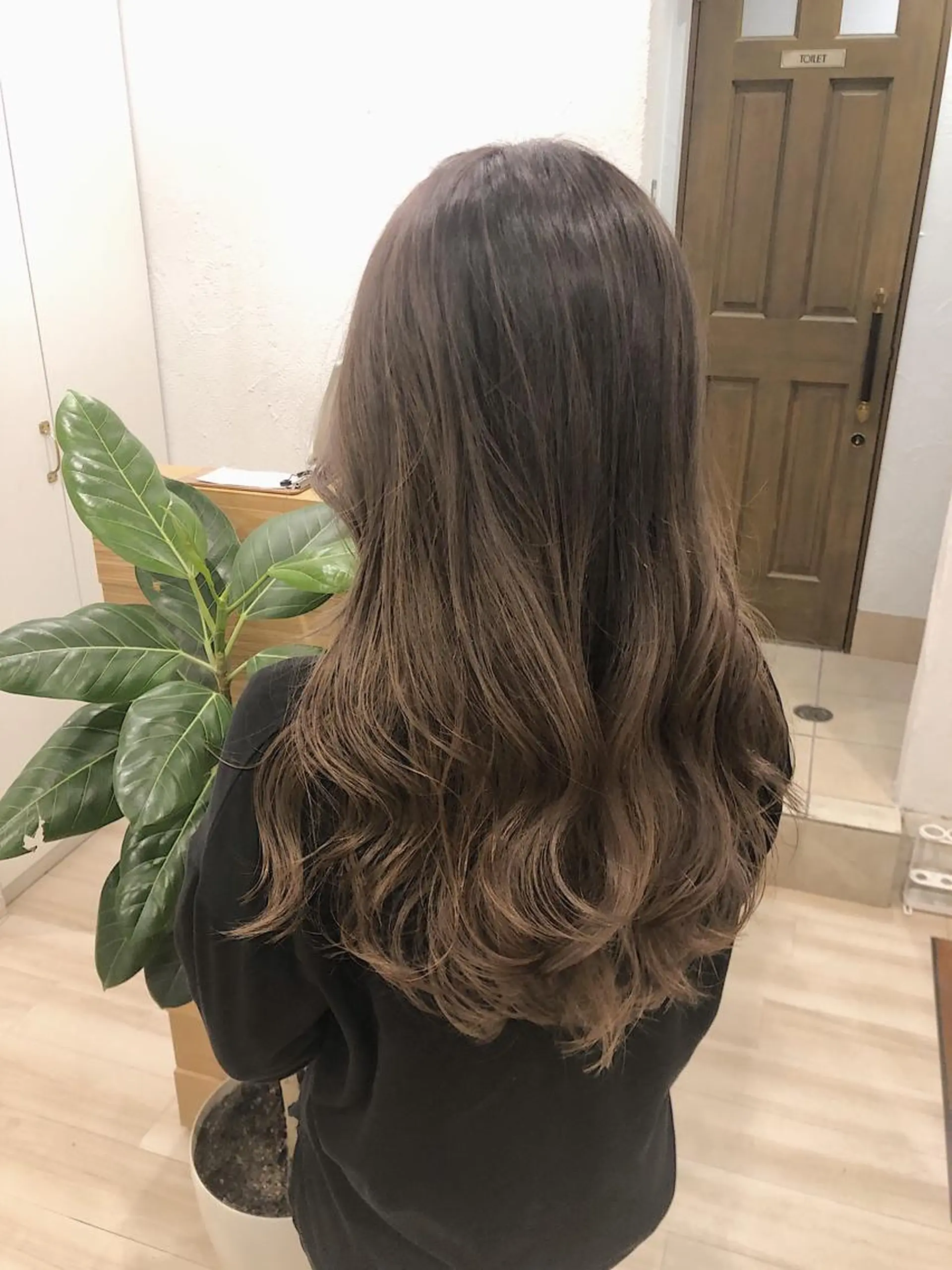 ロング カラー パーマ ヘアアレンジ バレイヤージュ ブラウンカラー グラデーションカラー レイヤーカット カット ヘアカラー トリートメント 【ツヤ髪美容師】 ツダケイスケのヘアスタイル