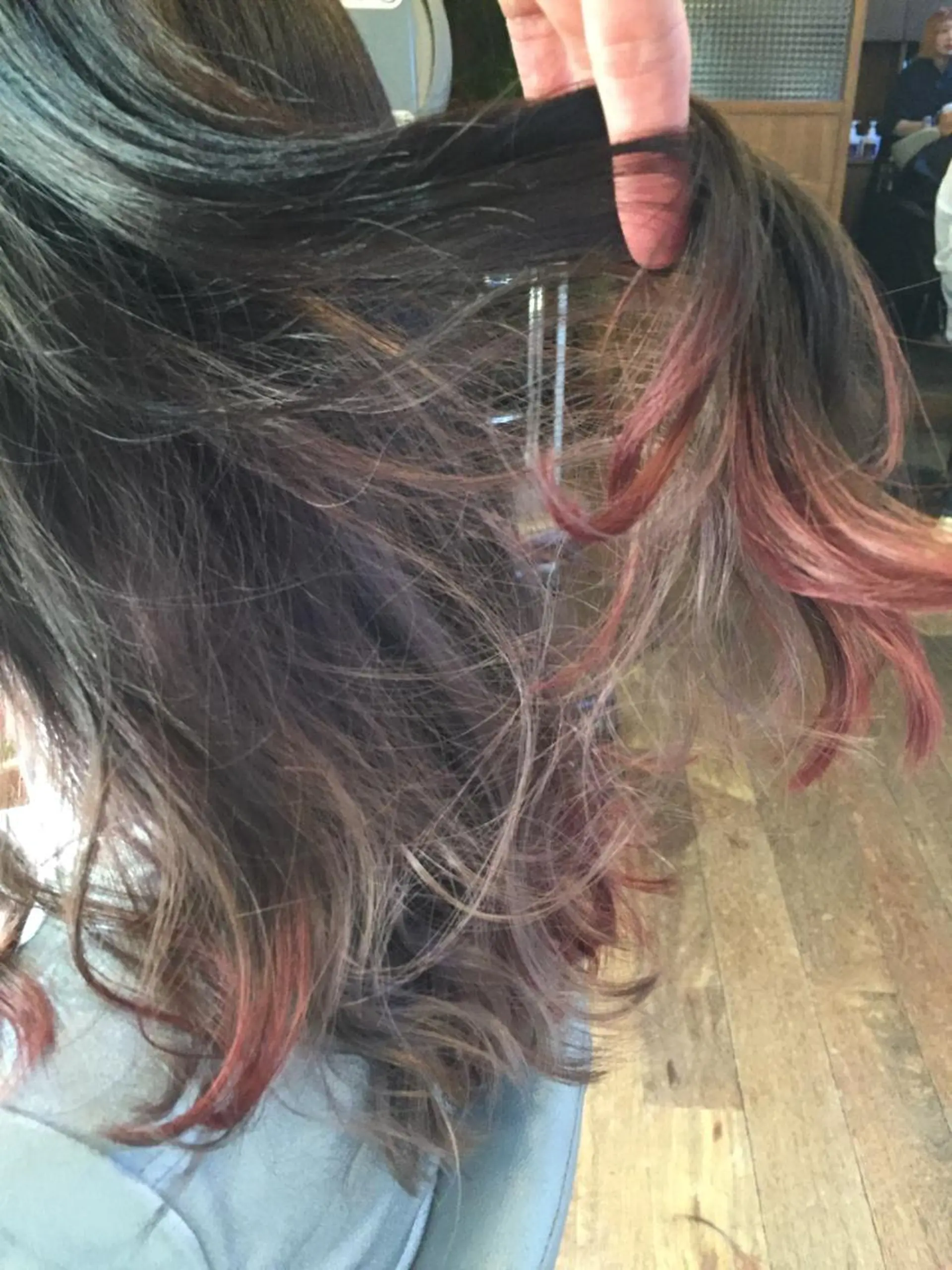 セミロング カラー グラデーションカラー ピンクカラー 原宿サロン代表 デザインカラー伊藤卓のヘアスタイル