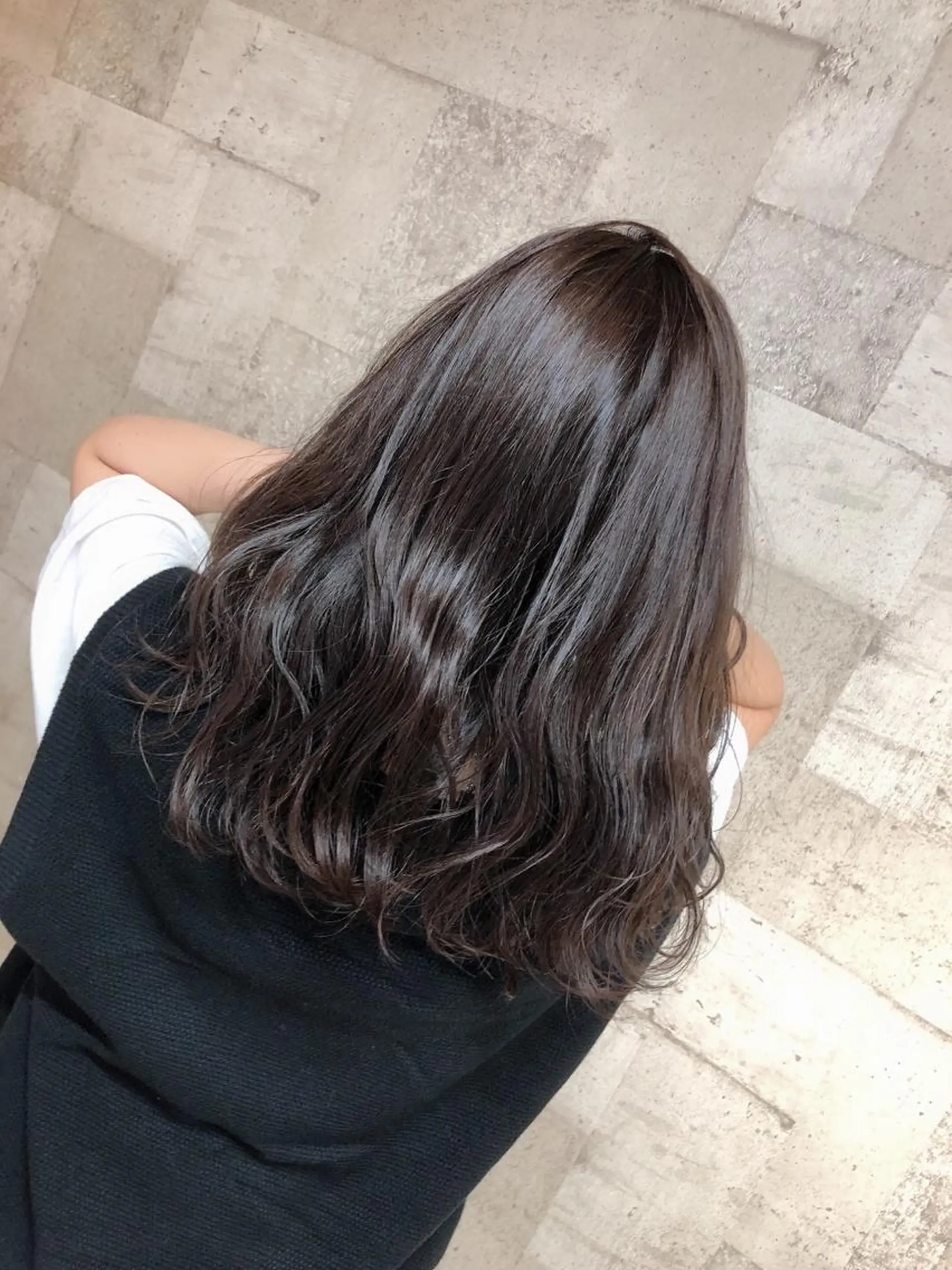 ロング ハイトーン/ 顔周りレイヤー/白石のヘアスタイル