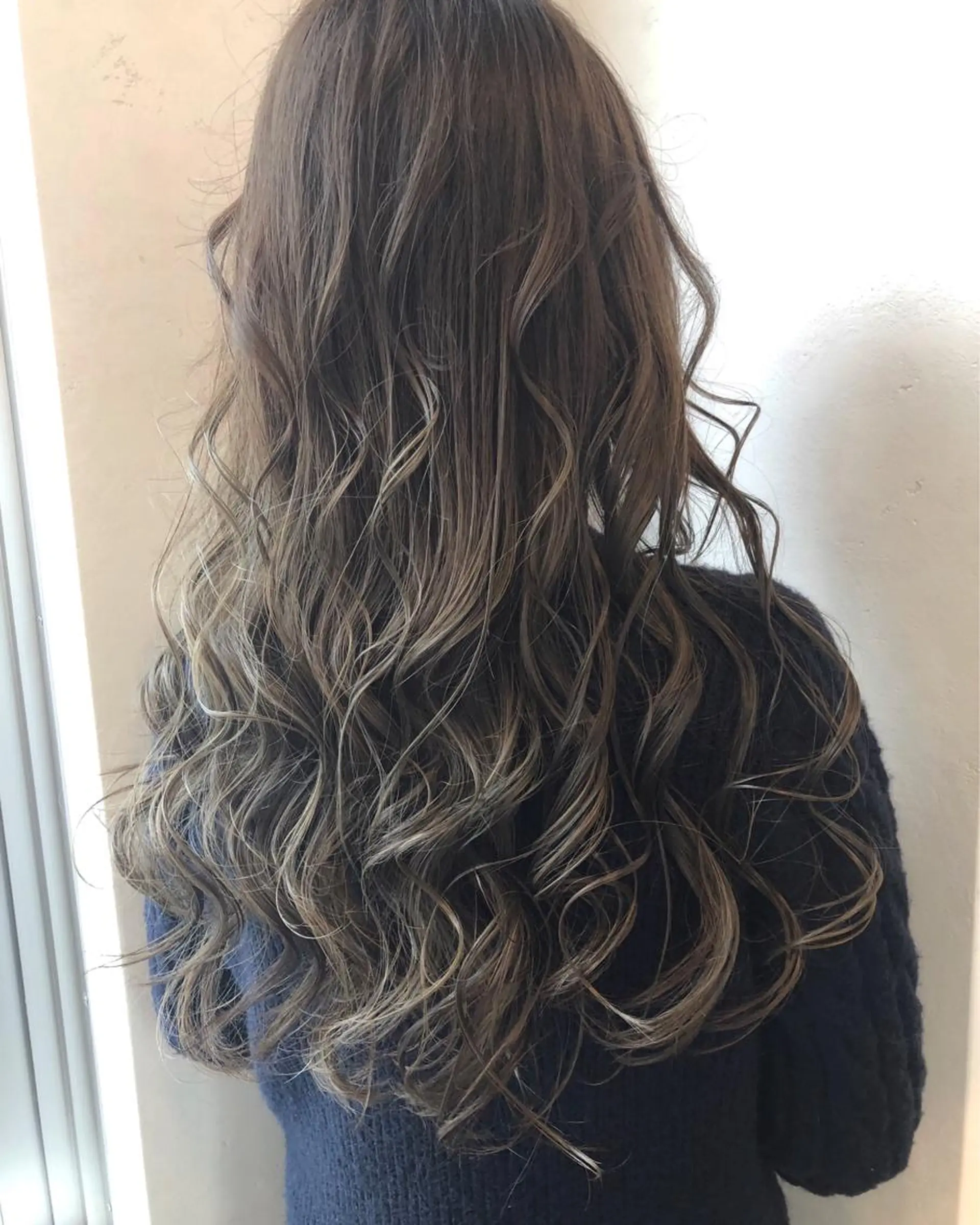 ロング カラー グラデーションカラー ハイライトカラー ハイトーンカラー ハイライト TOWA 野村　コウダイのヘアスタイル