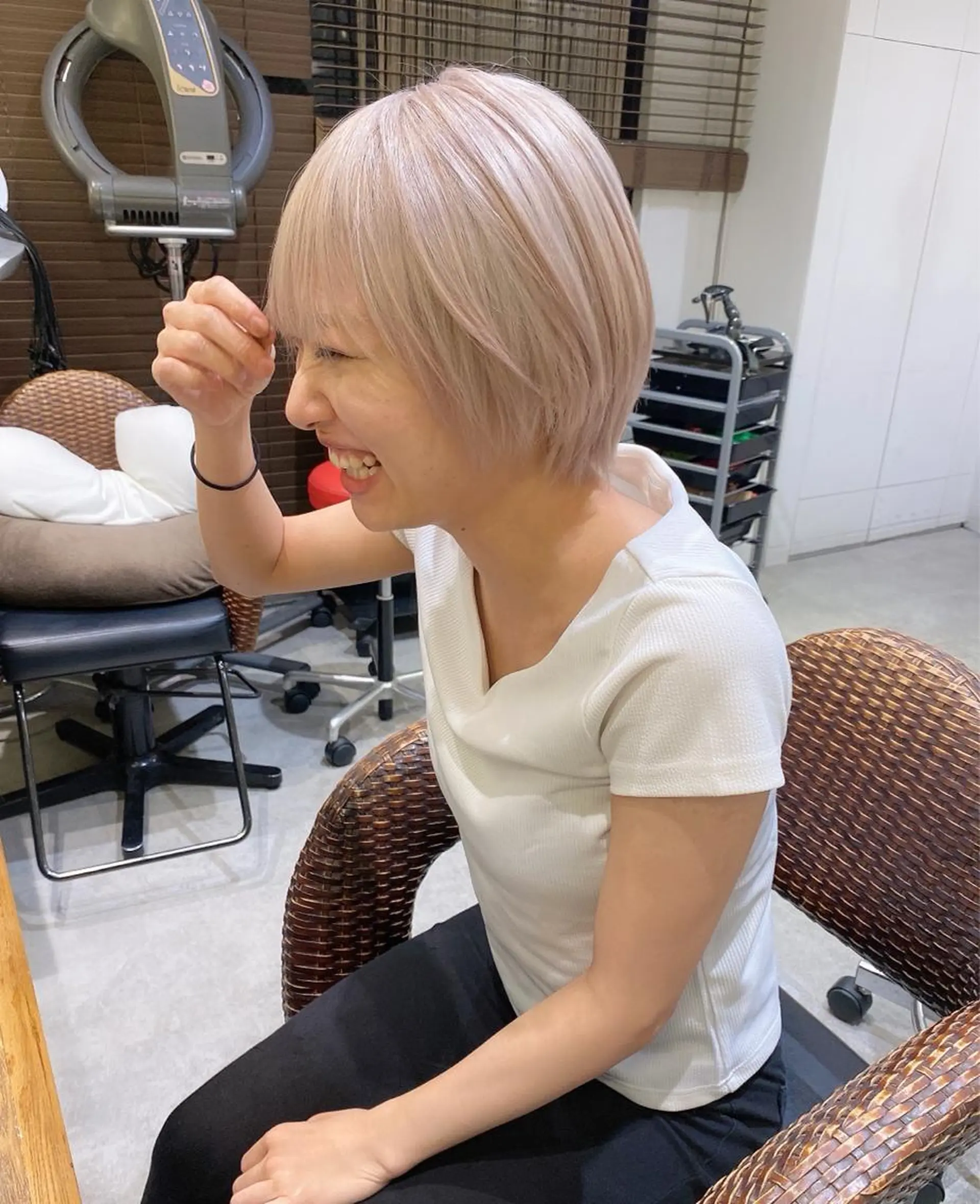 ショート カラー 森本 笑のヘアスタイル