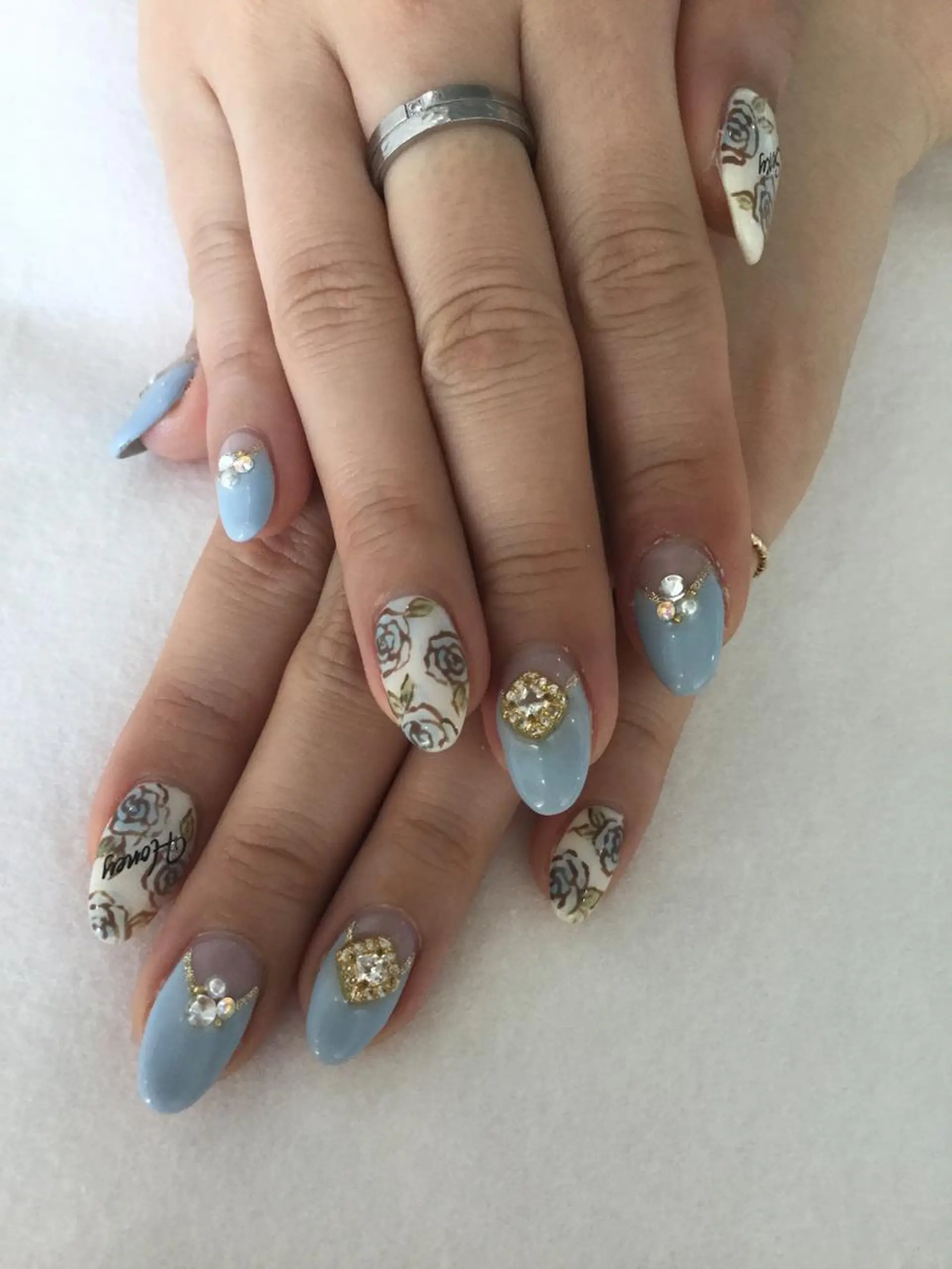 ネイル ハンドネイル 💎🐰 saki. m 🐰💎のネイルデザイン