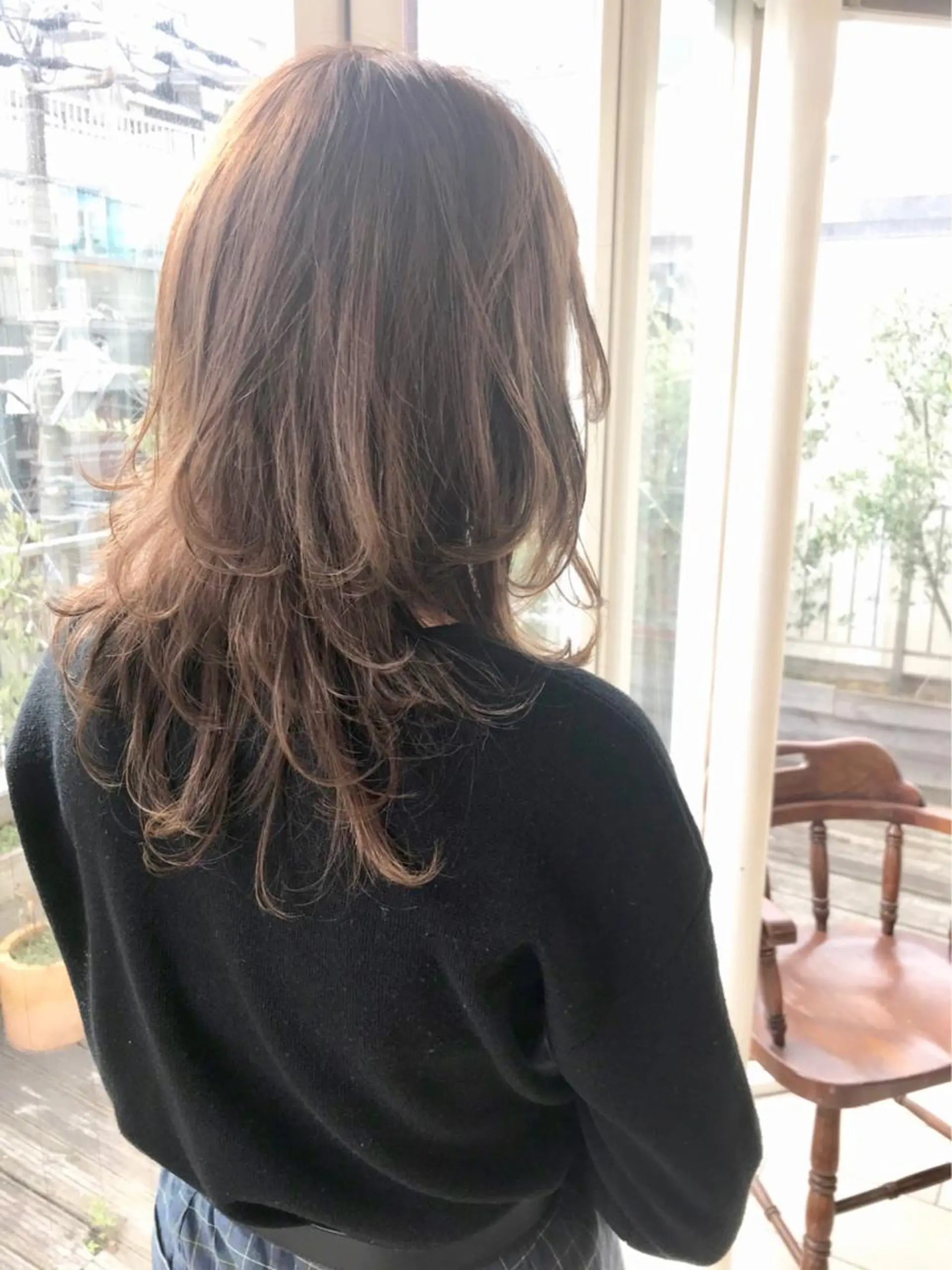 セミロング カラー パーマ ハイレイヤー レイヤーカット カット トリートメント 加藤 綾華のヘアスタイル