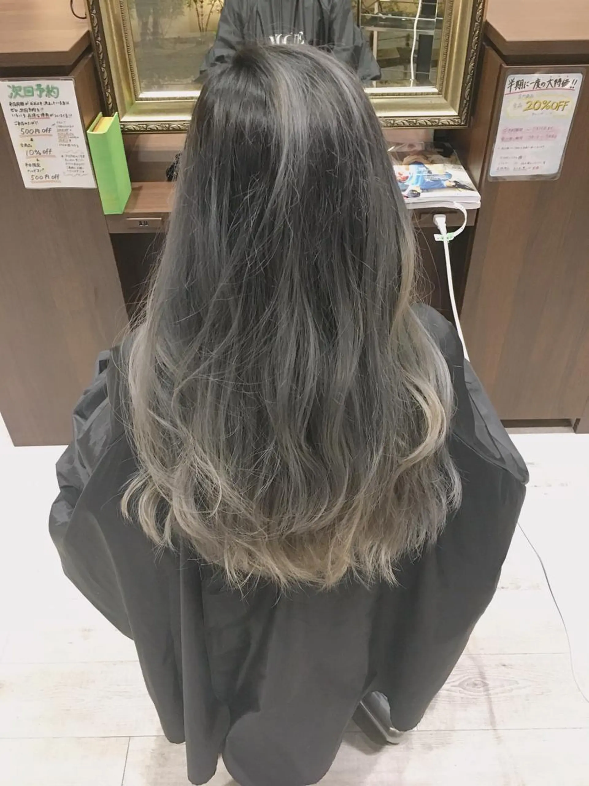 ロング カラー ブリーチ グラデーションカラー 外国人風カラー YARN所属・【モニター募集】 三宅航平のヘアスタイル