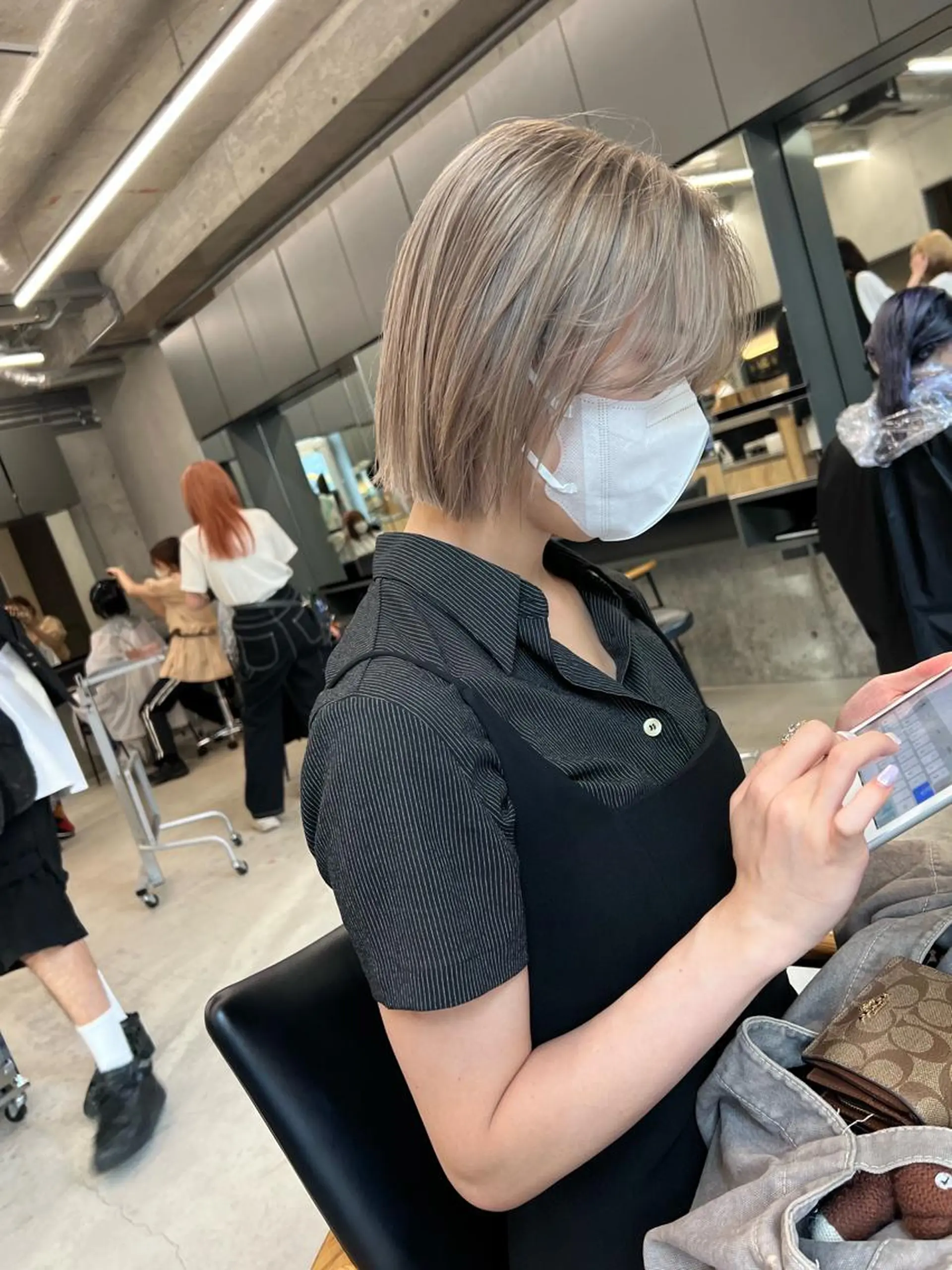 ショート カラー グレージュ ハイトーンカラー ボブ sakoda shunkiのヘアスタイル