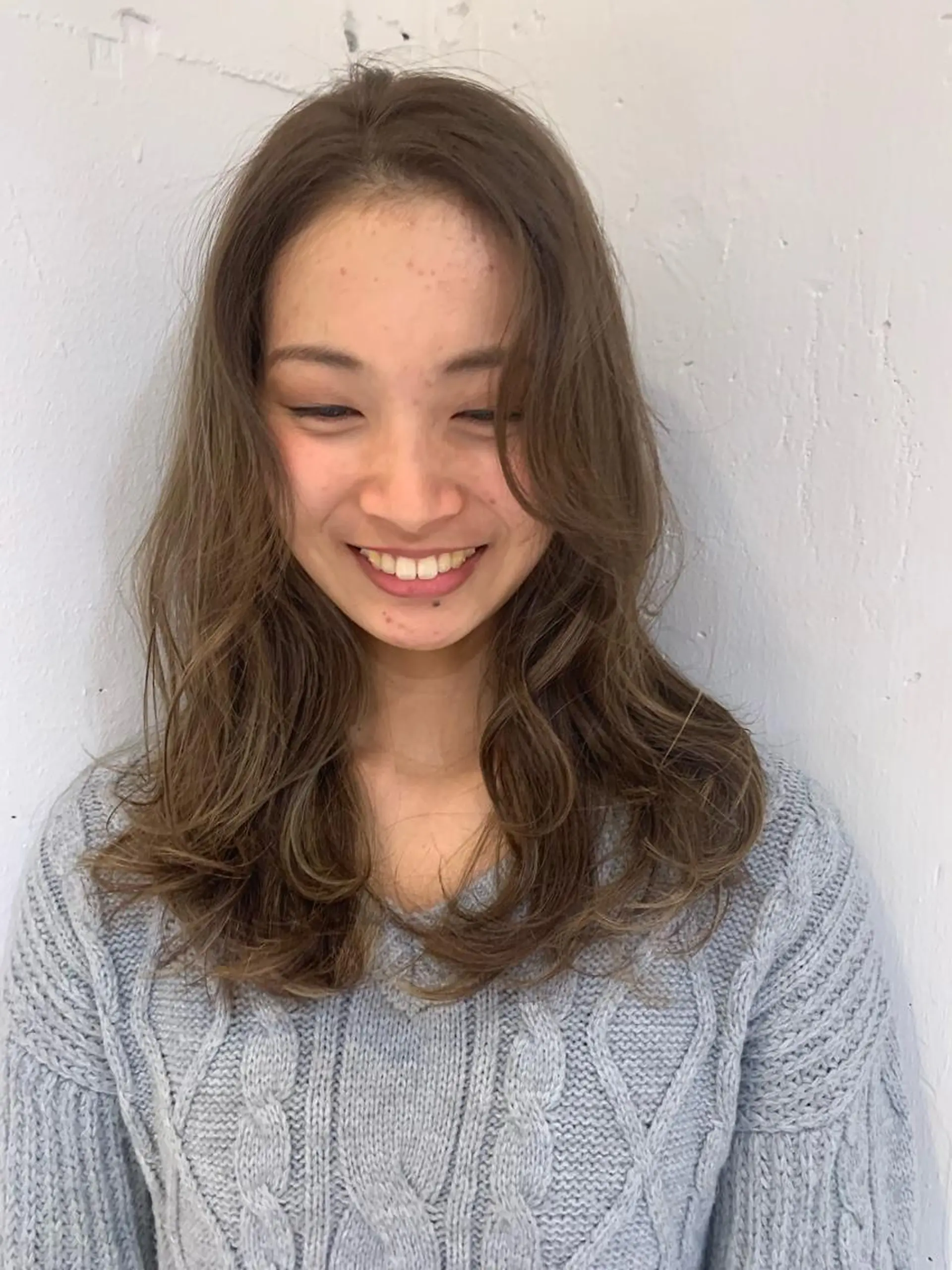 ロング カラー ベージュカラー フォギーベージュ ハイライトカラー ハイライト カット ヘアカラー トリートメント newi 京橋 【yuuki】のヘアスタイル
