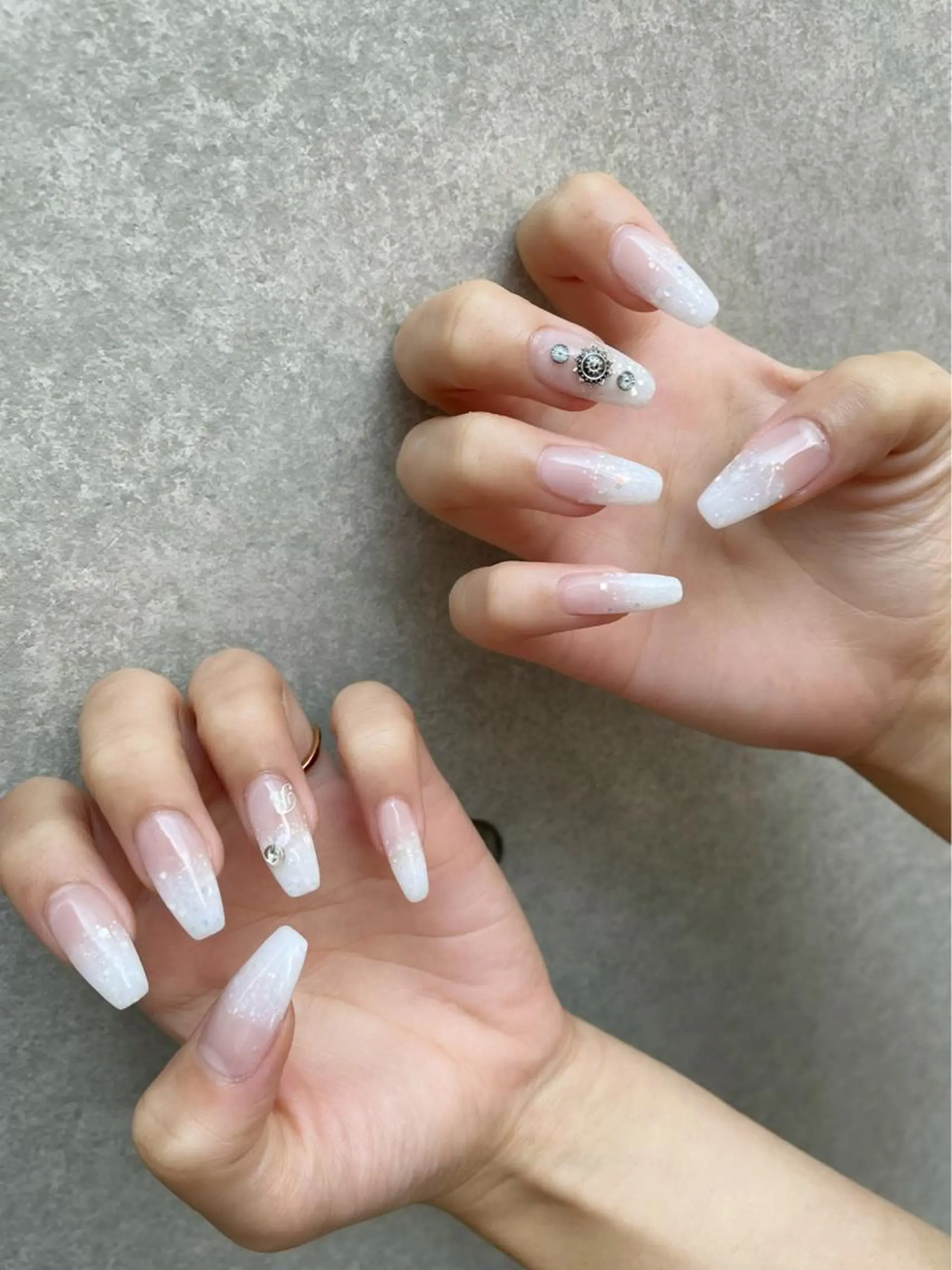 ネイル グラデーション ラメ(グリッター) ラメグラデーション シンプルネイル ストーンネイル ハンドネイル Soeur ネイリストのネイルデザイン