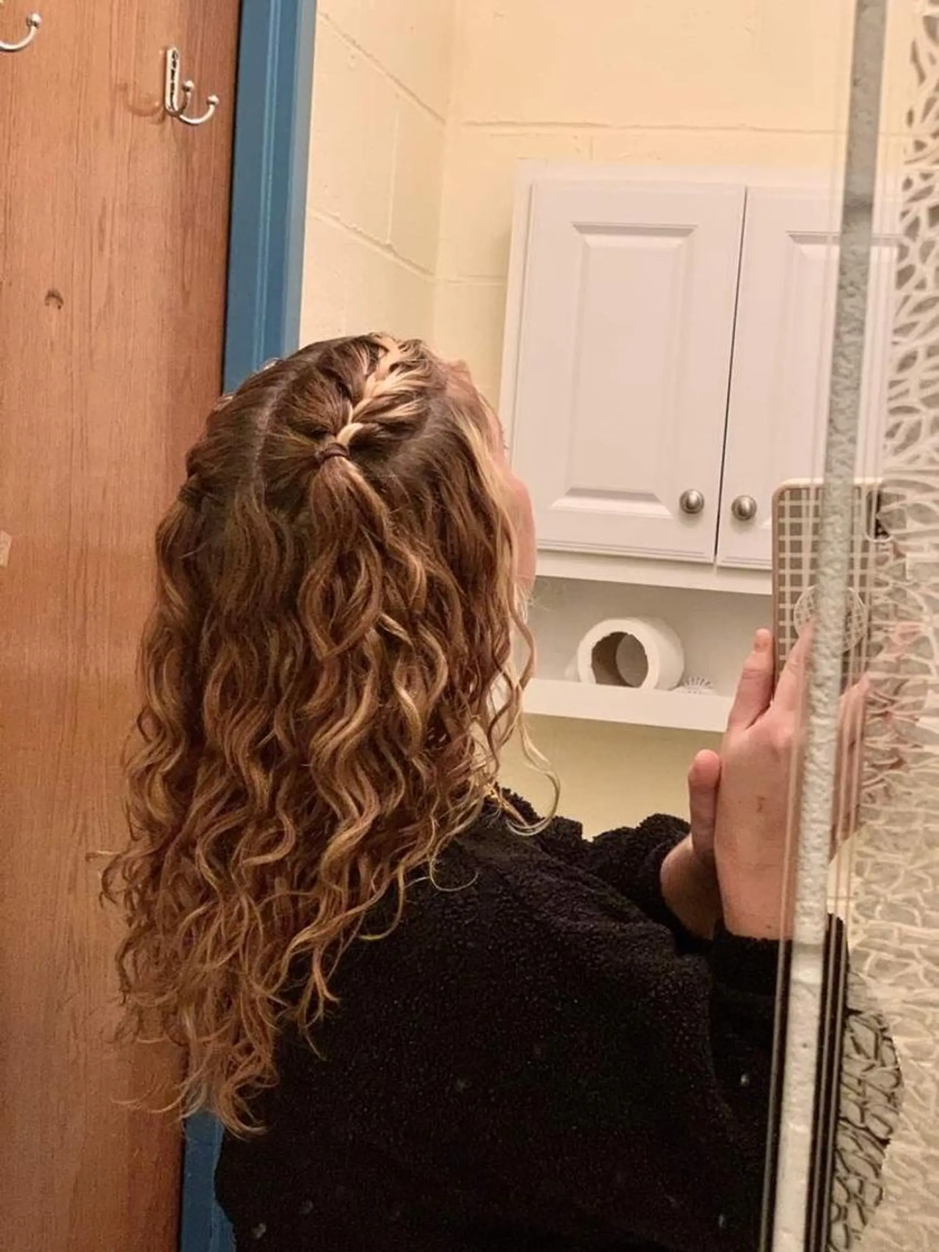 セミロング パーマ ヘアアレンジ TIECHEL所属・Yoshida Yuriのヘアスタイル