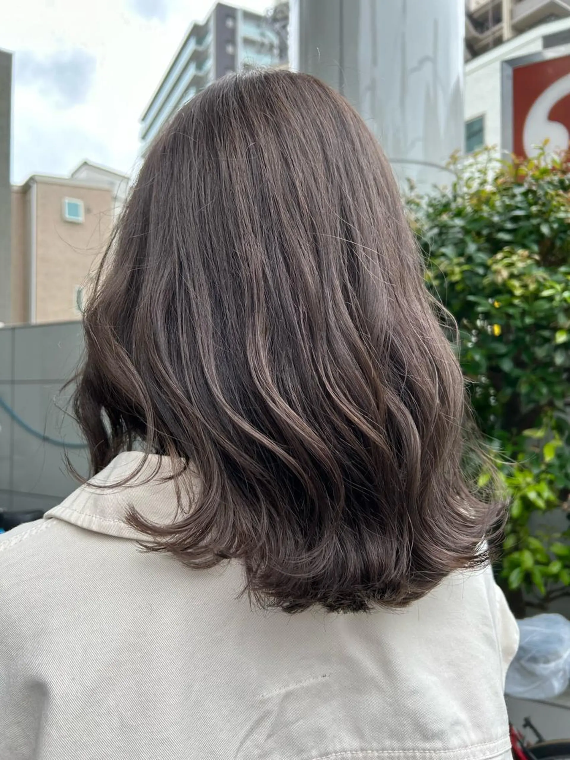 ミディアム カラー カット ヘアカラー トリートメント 山崎 絵莉香のヘアスタイル