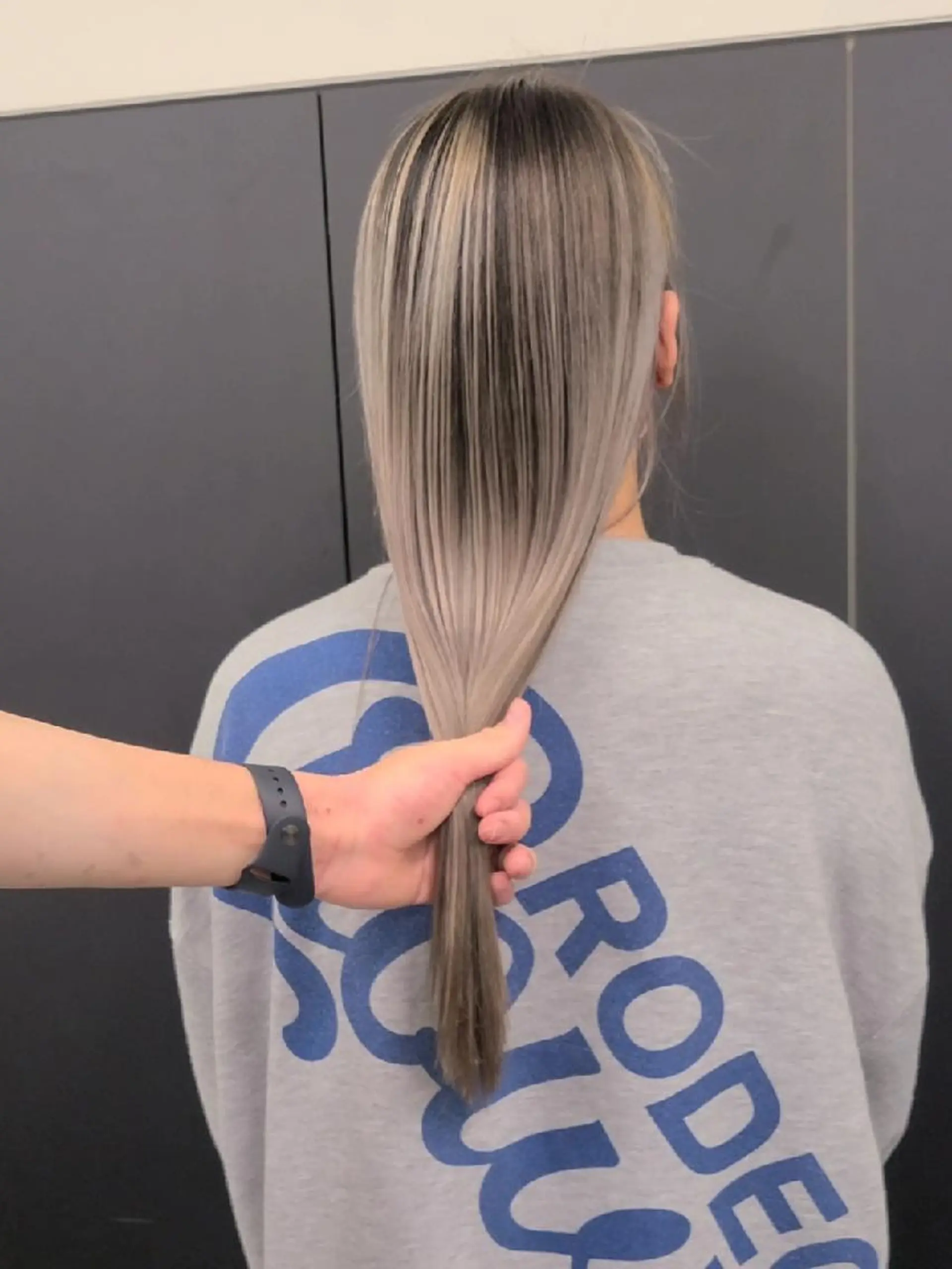 セミロング カラー ヘアカラー トリートメント ブリーチカラー🌈 嘉名 真樹のヘアスタイル