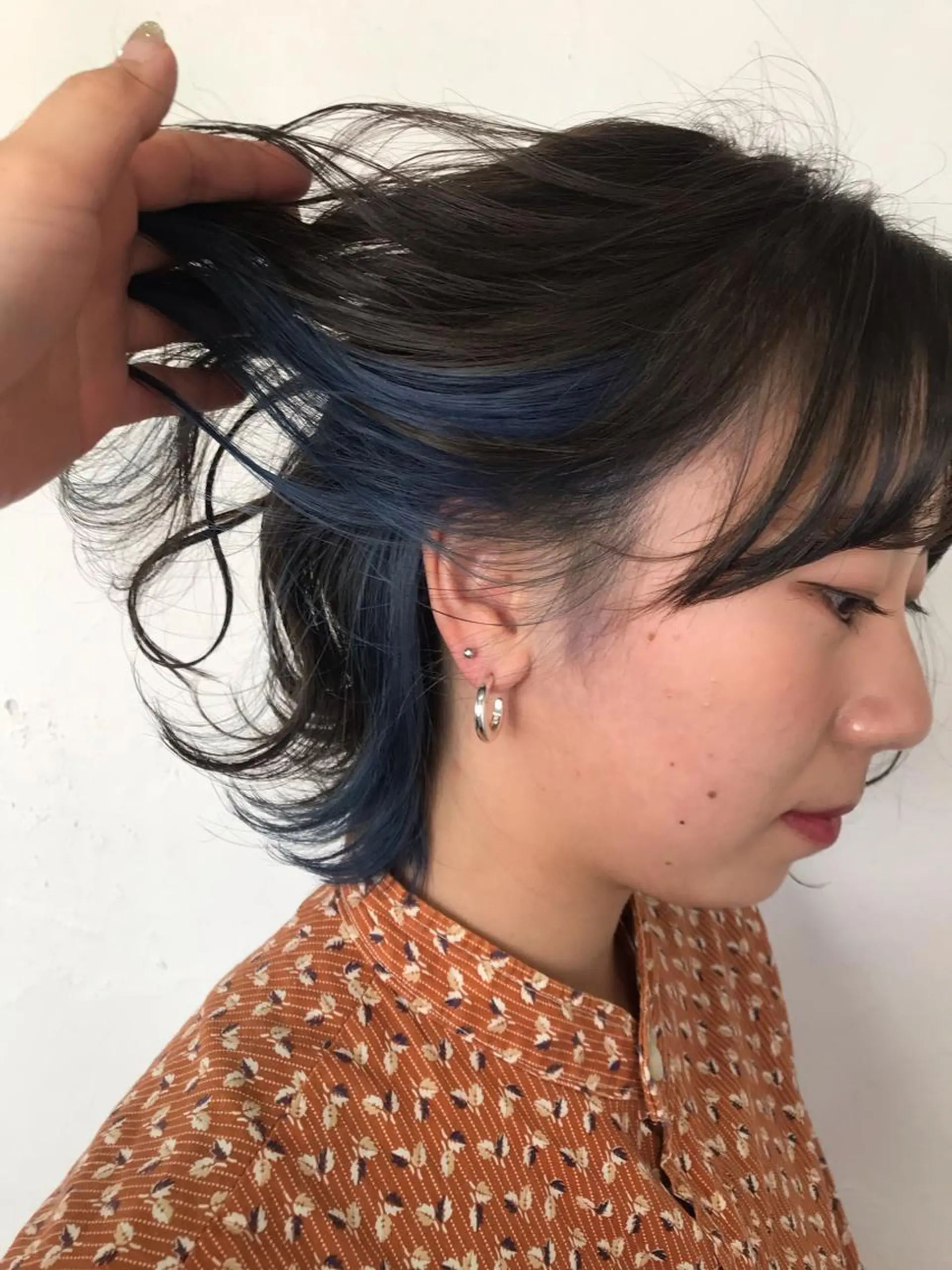 ショート カラー ブリーチ ブルーカラー 伊藤 優希のヘアスタイル