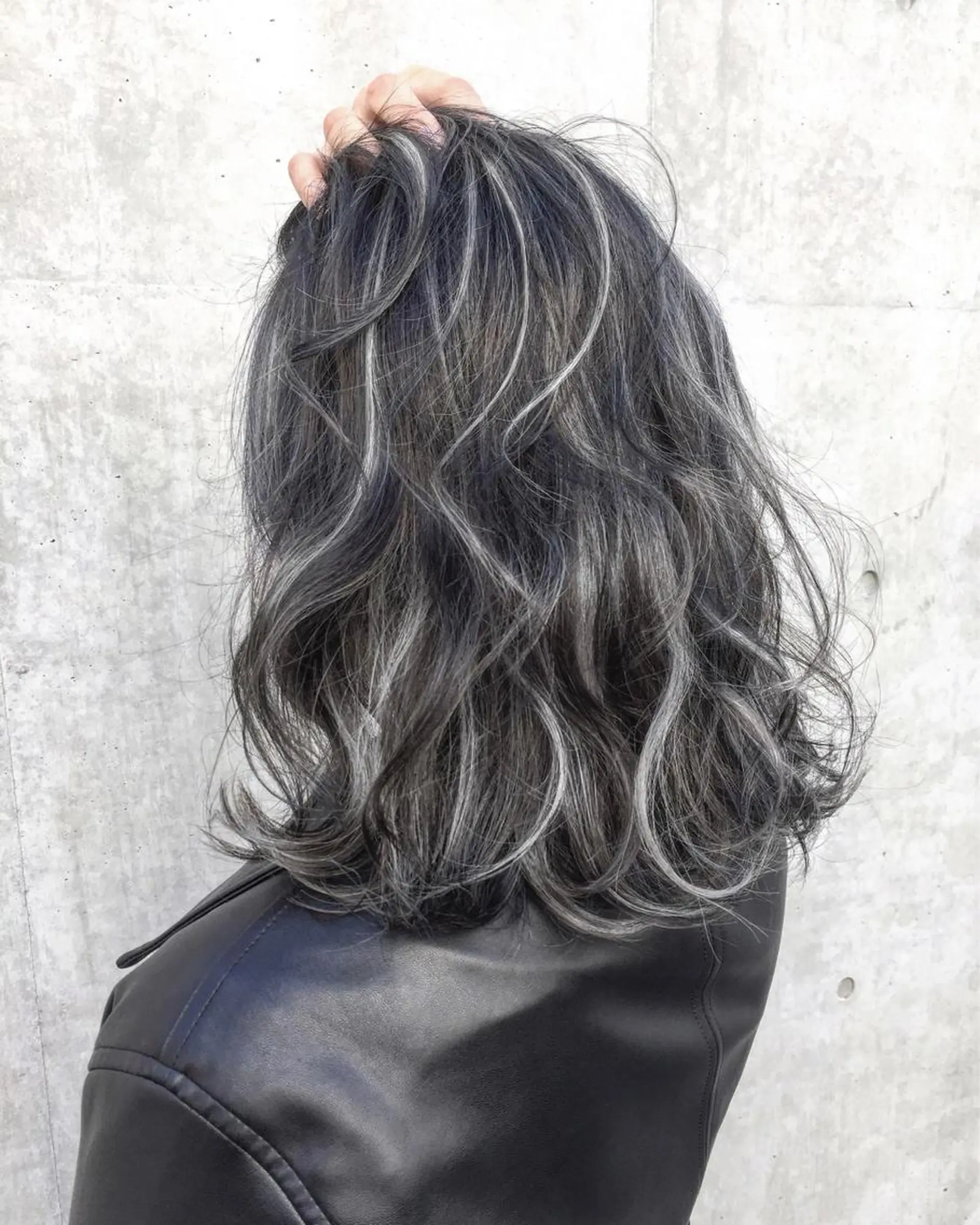 セミロング カラー ハイライトカラー ハイライト ヘアカラー トリートメント ヘッドスパ 🌿海外Style・ KOHEIのヘアスタイル