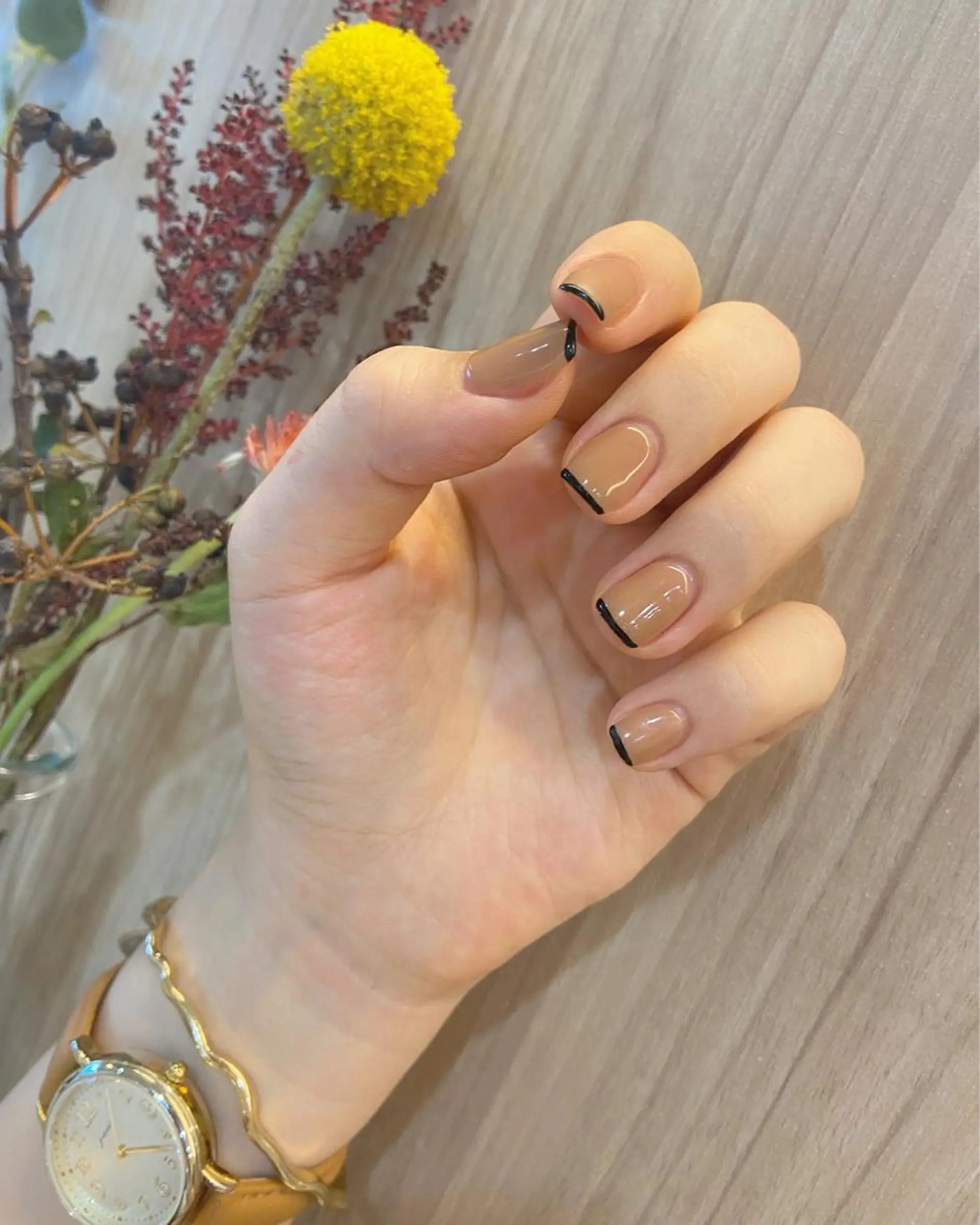 ネイル フレンチネイル ラメ(グリッター) ハンドネイル 𝕄𝕚𝕪𝕦🤍 自由が丘⌇パラジェルのネイルデザイン