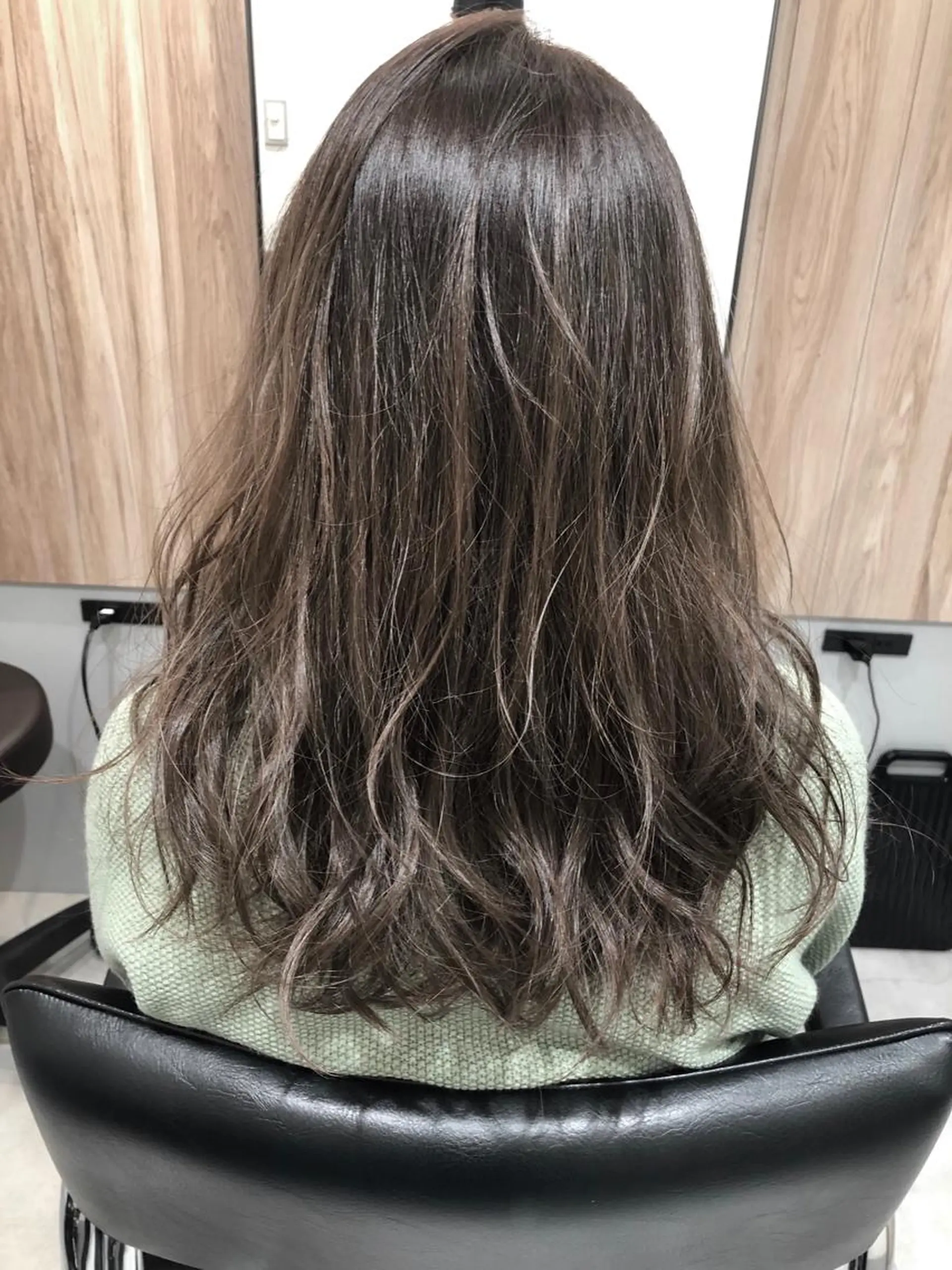 セミロング カラー OFF YUYAのヘアスタイル