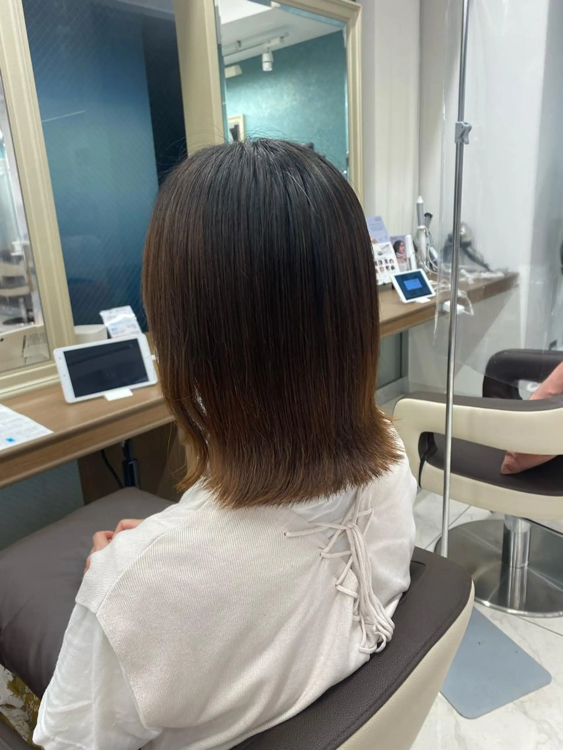 ミディアム 切りっぱなしボブ ボブ 長妻莉央/縮毛矯正 髪質改善カラーのヘアスタイル