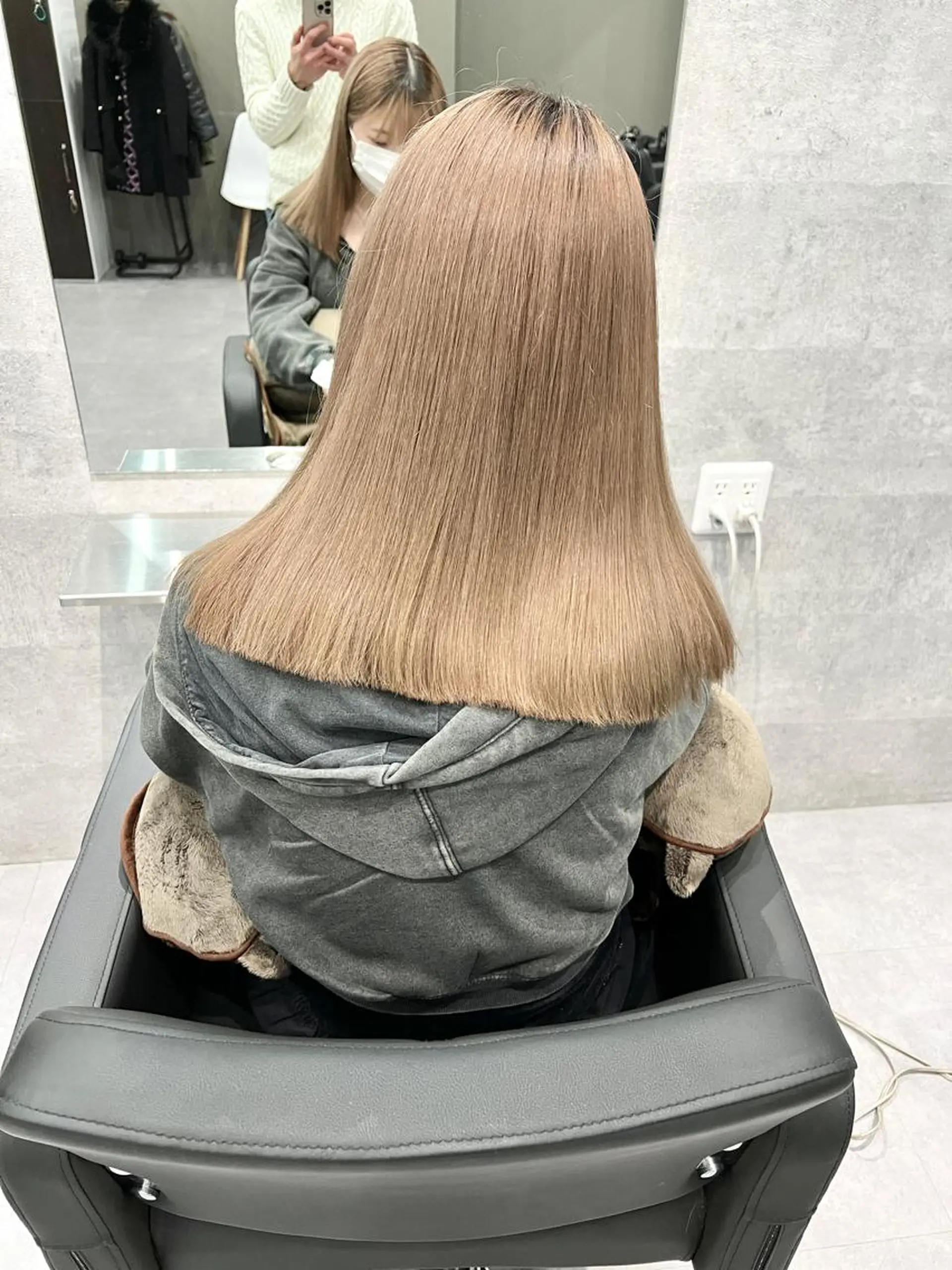 セミロング カラー ブリーチ Via officialのヘアスタイル