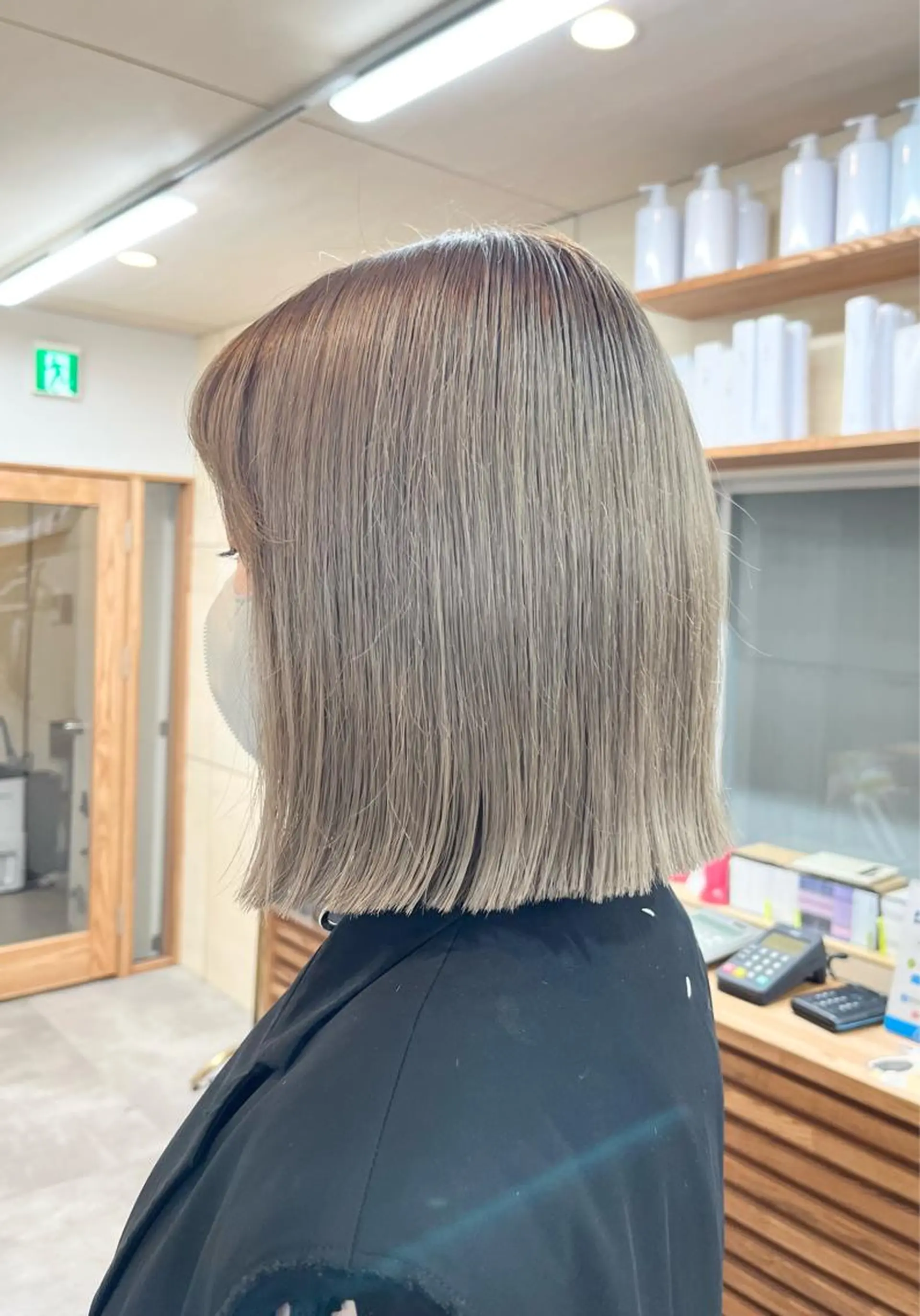 ミディアム カラー ハイトーンカラー ボブ タケデ スズカのヘアスタイル